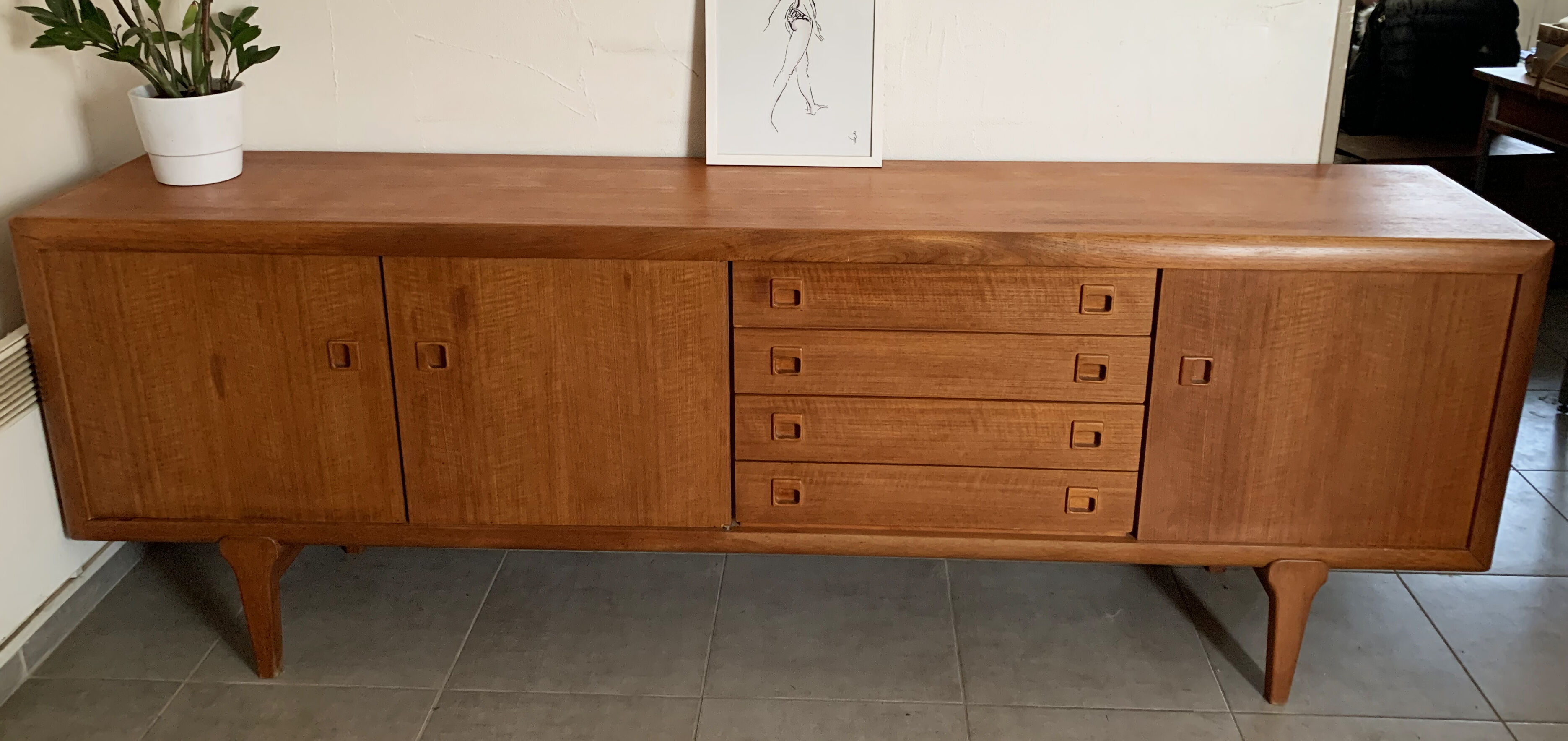 Large Danish vintage row in blond teak from the 60s