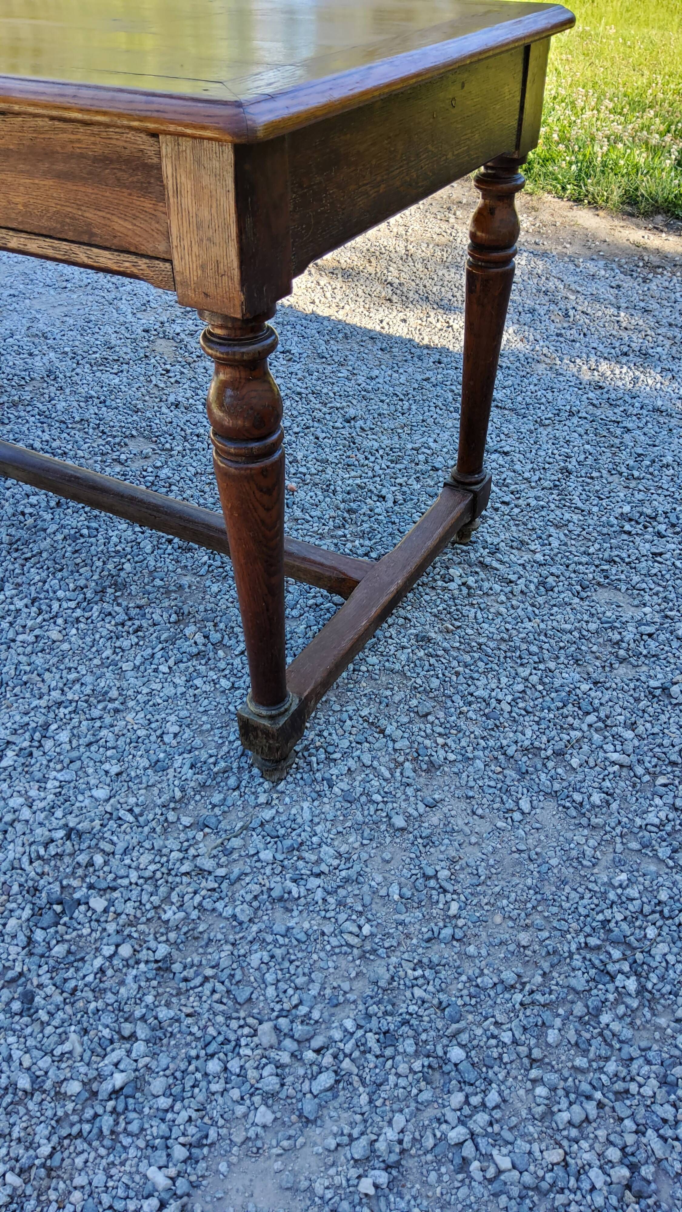 Blond oak desk from the 1900s/1920s 2 drawers feet Louis Philippe