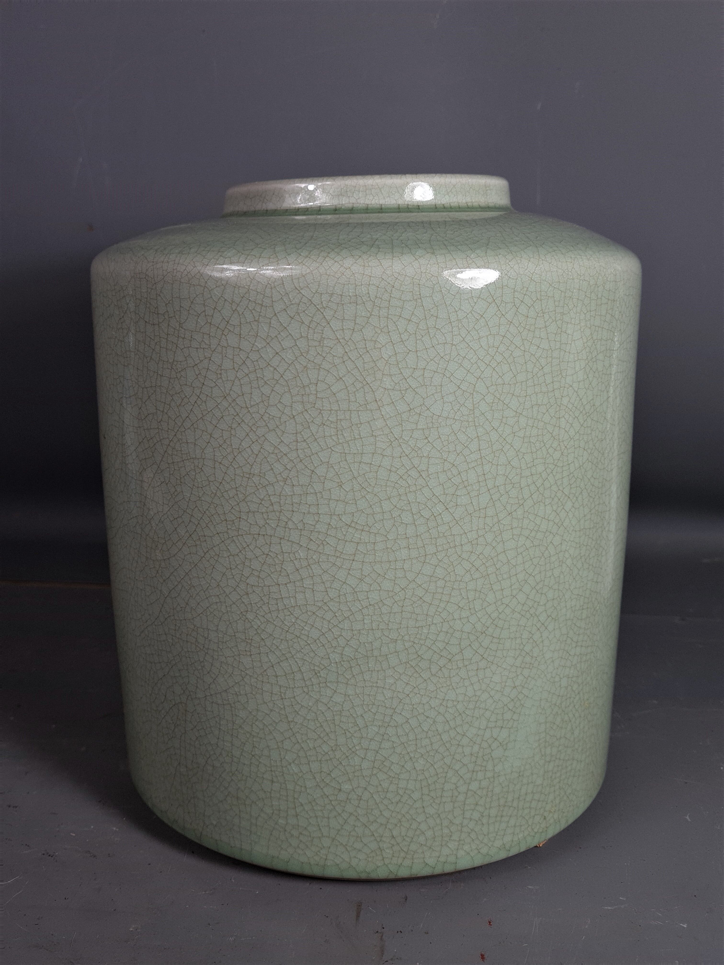Pot or vase in cracked porcelain celadon Japan vintage 50/60s.