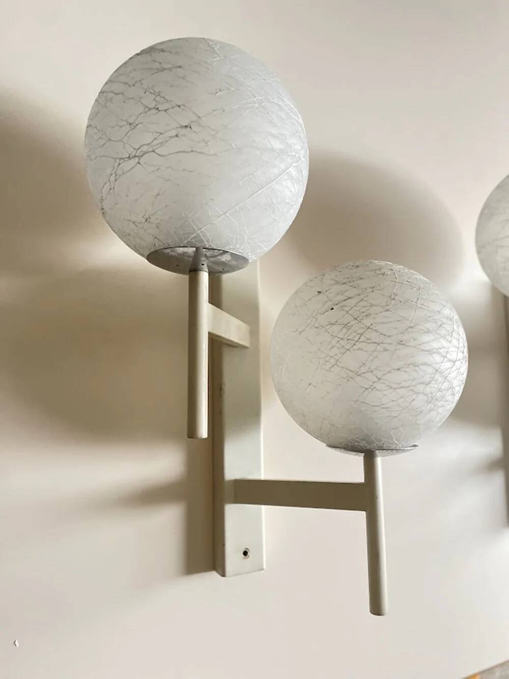 Mid-Century Modern double globe wall light in cracked opaline glass, Switzerland 1960s