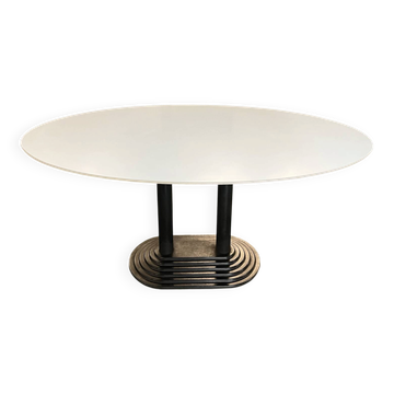 Oval dining table