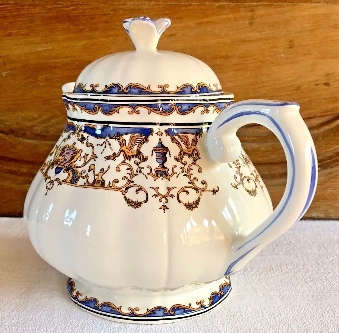 Gien teapot model children at the Dionysus press