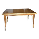 Extendable dining table