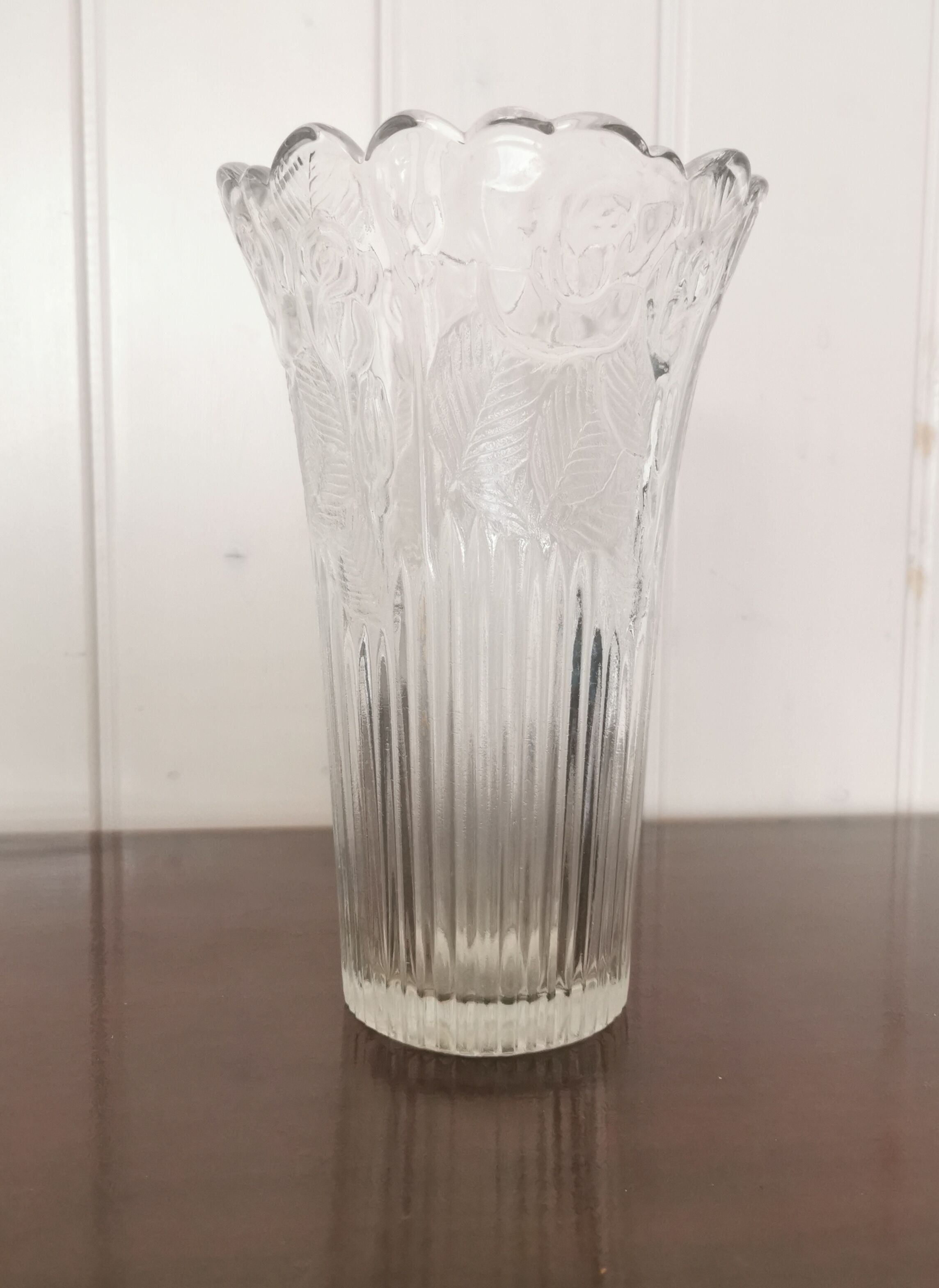 Chiseled glass vase roses pattern