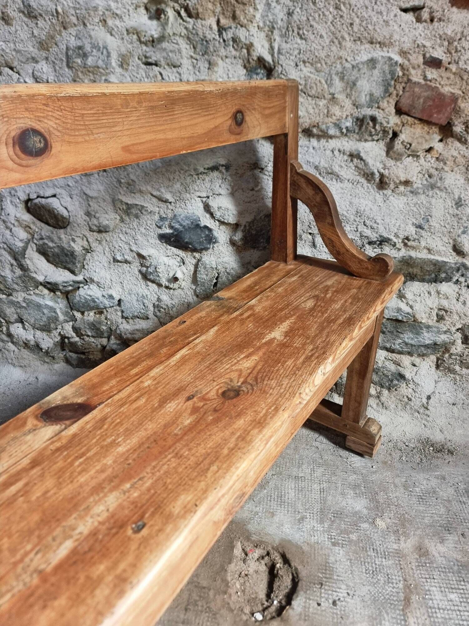 Grand banc ancien en bois avec dossier – fin XIXe siècle, pin et chêne