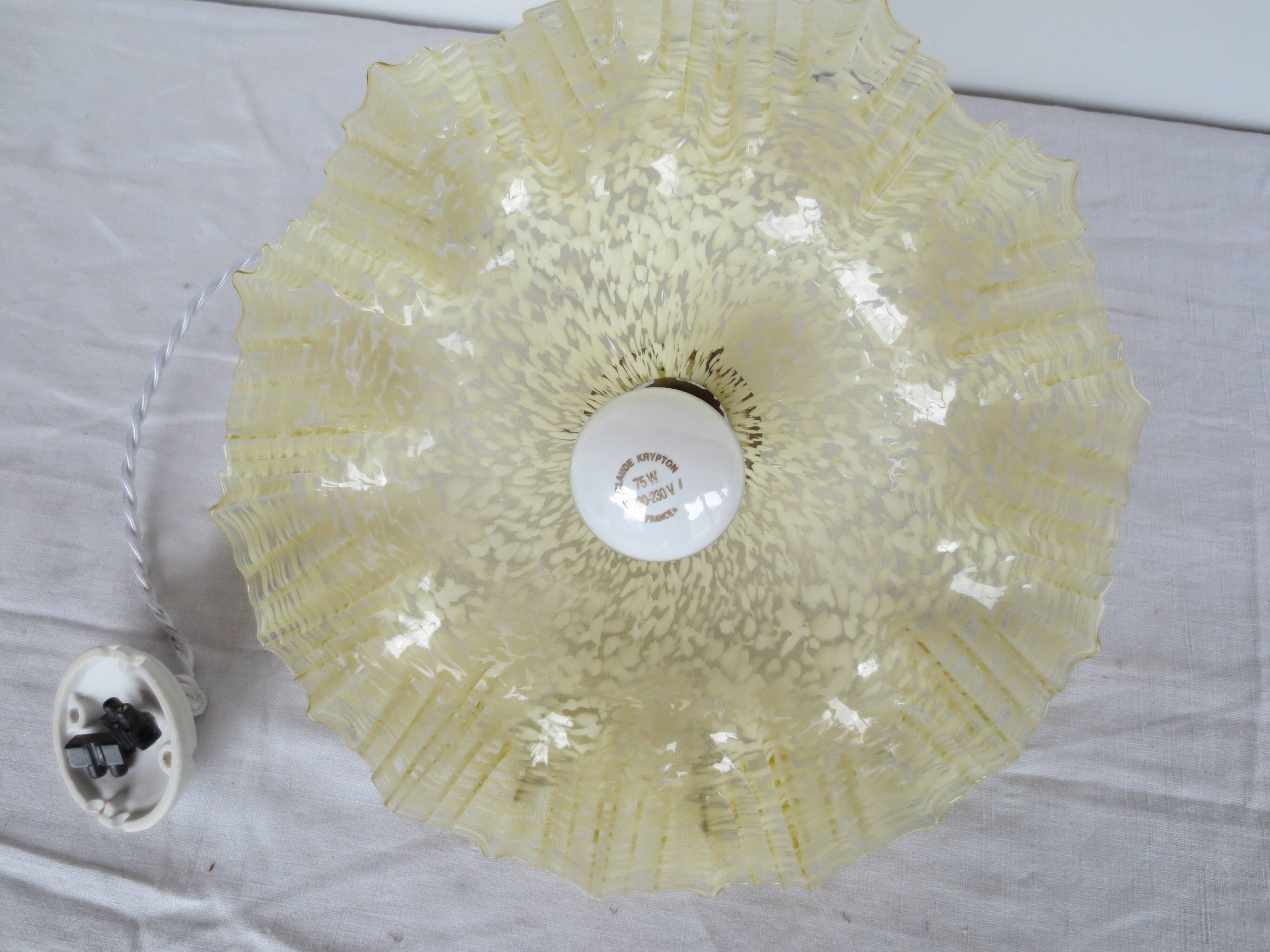 Suspension et son opaline clichy couleur  paille / blanc