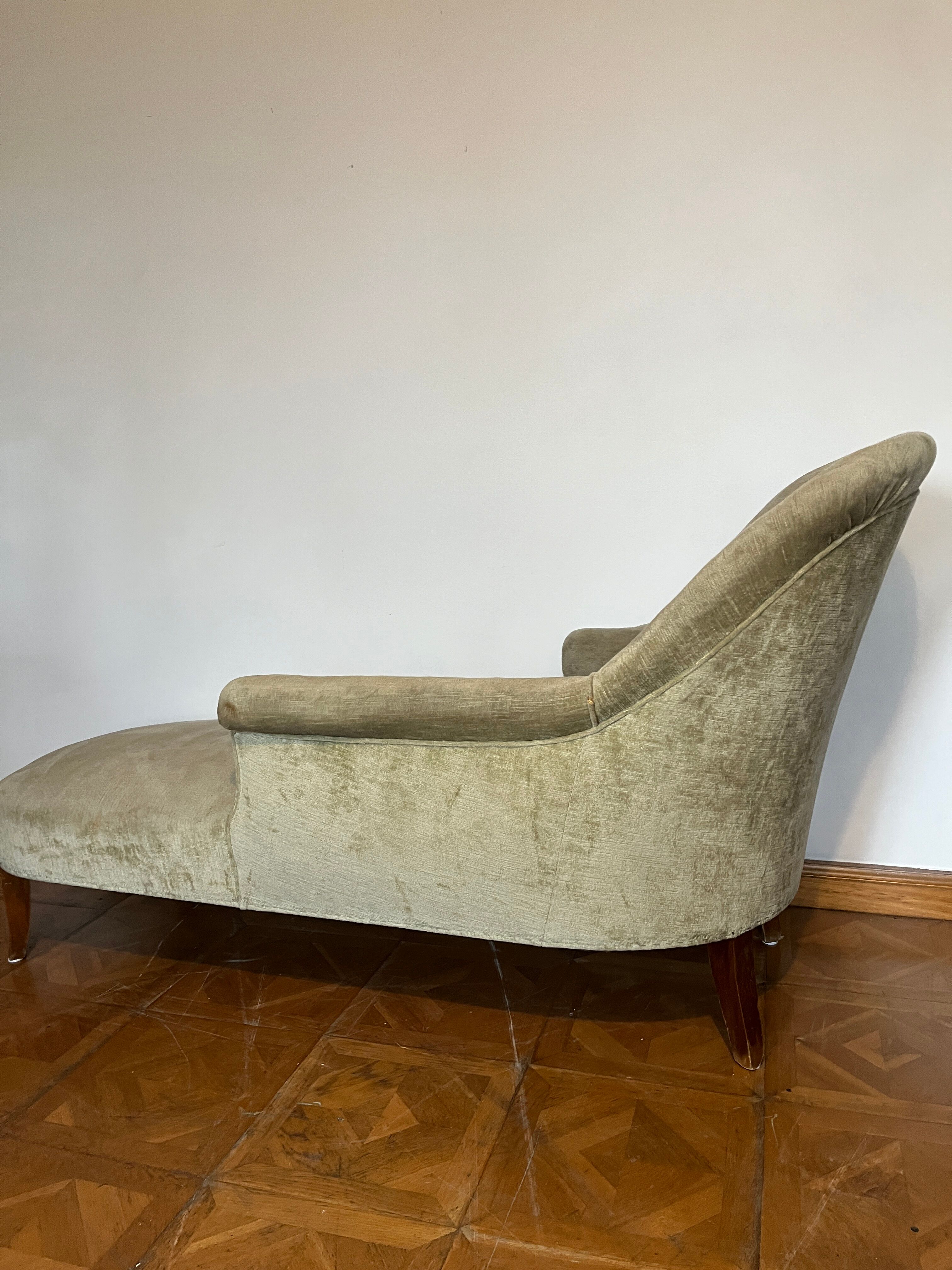 Old water-green meridian