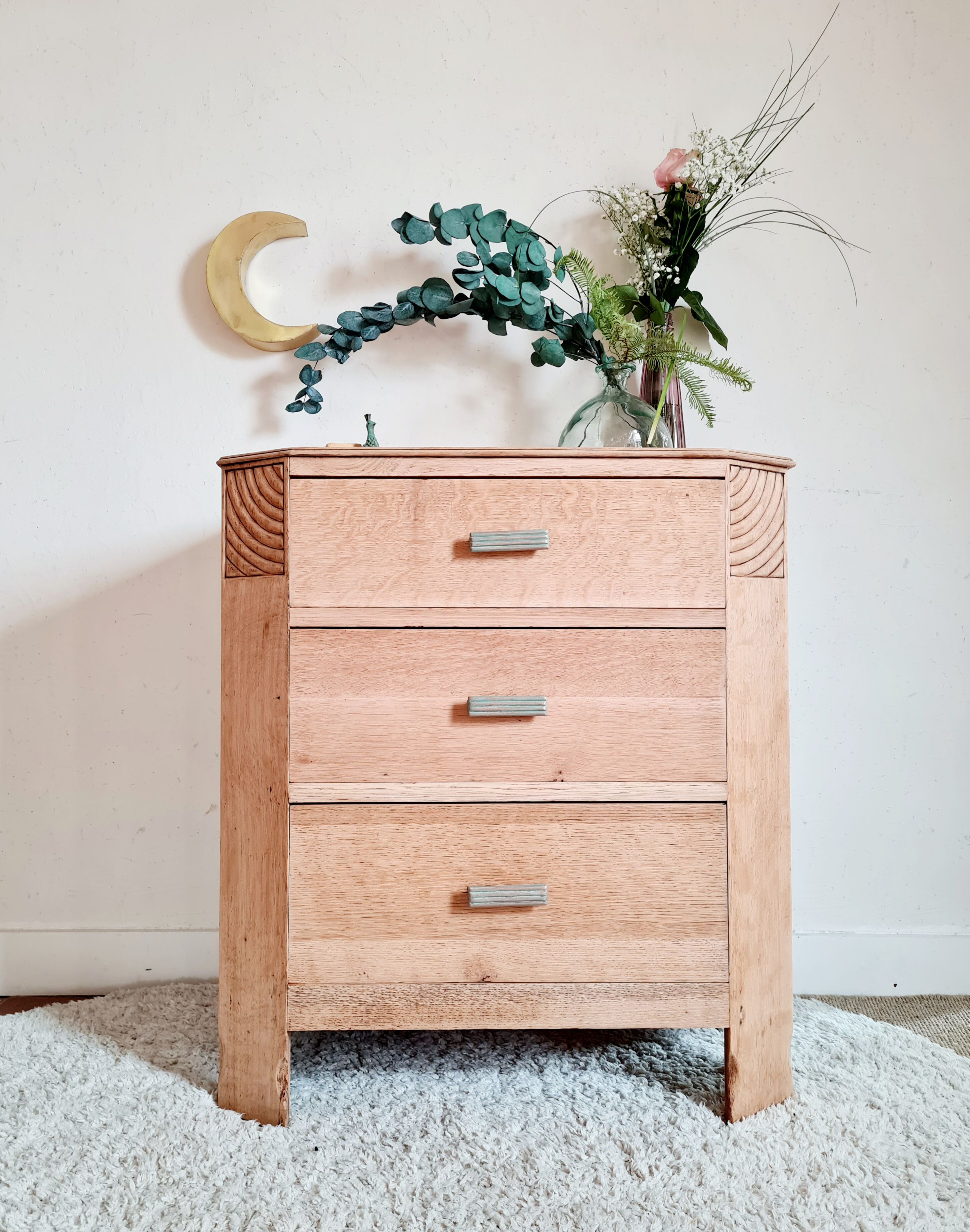 Raw and renovated art deco commodity