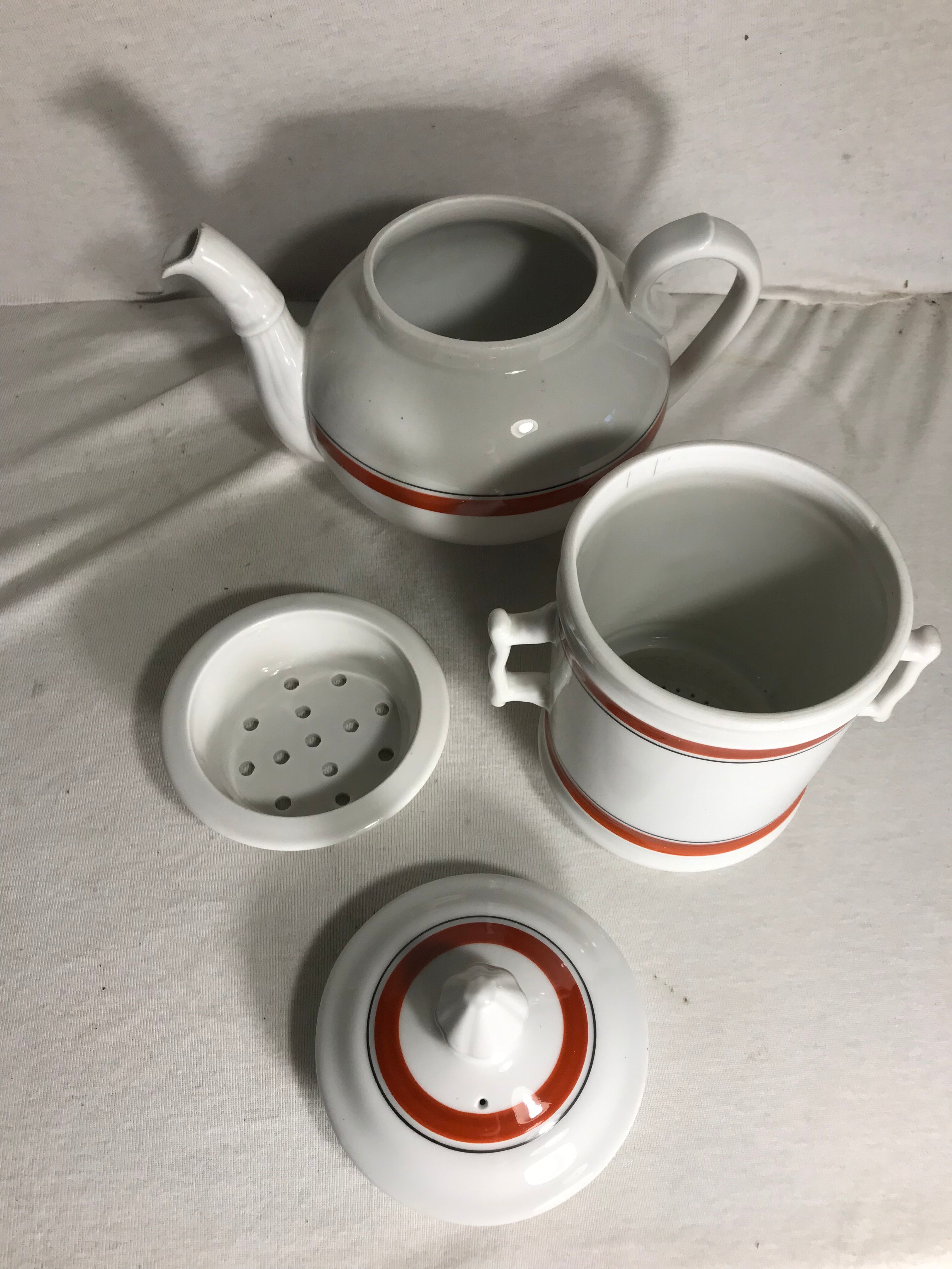Teapot Pillivuyt and 4 vintage ceramic cups