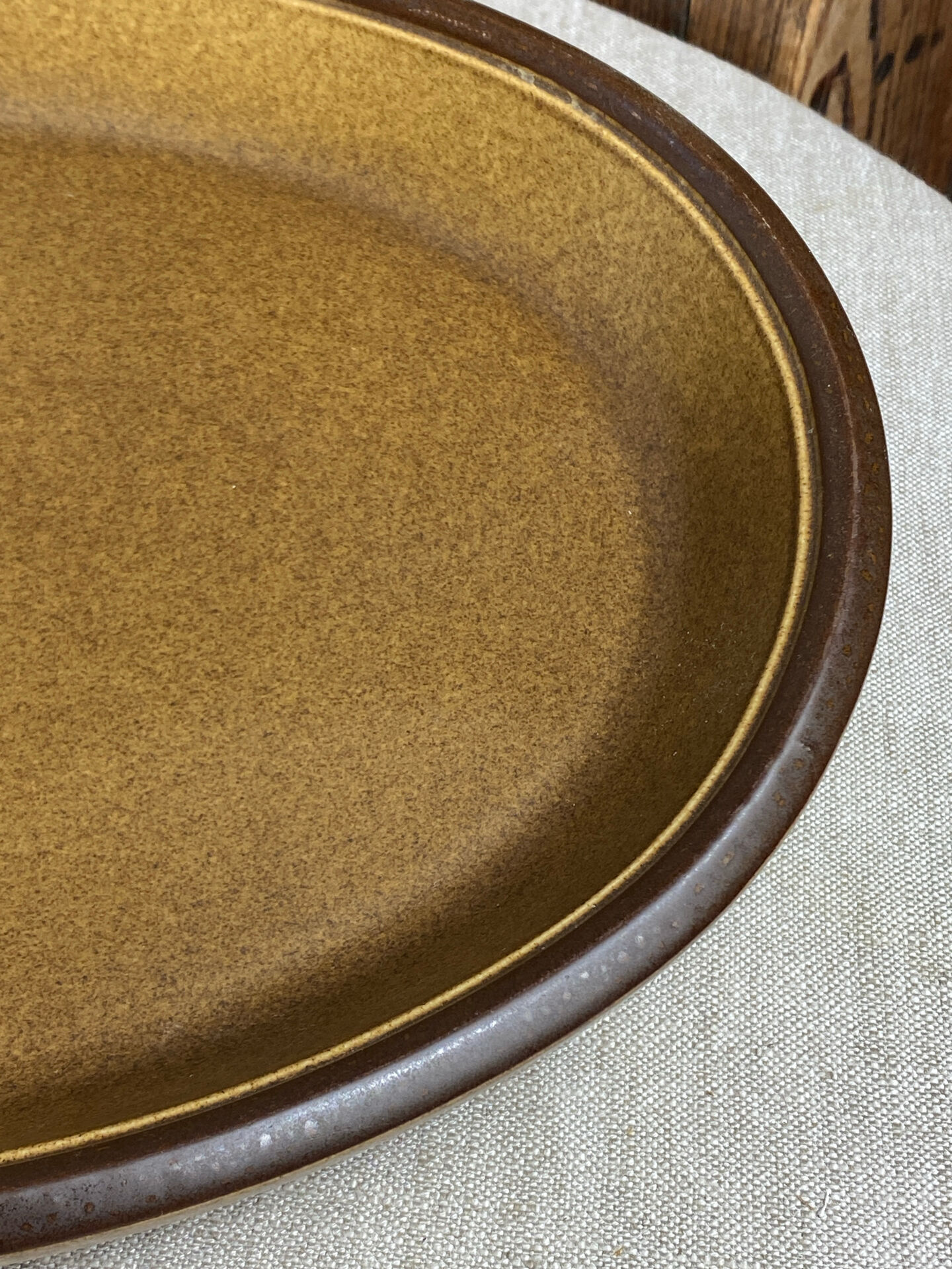 Oval dish in glazed stoneware