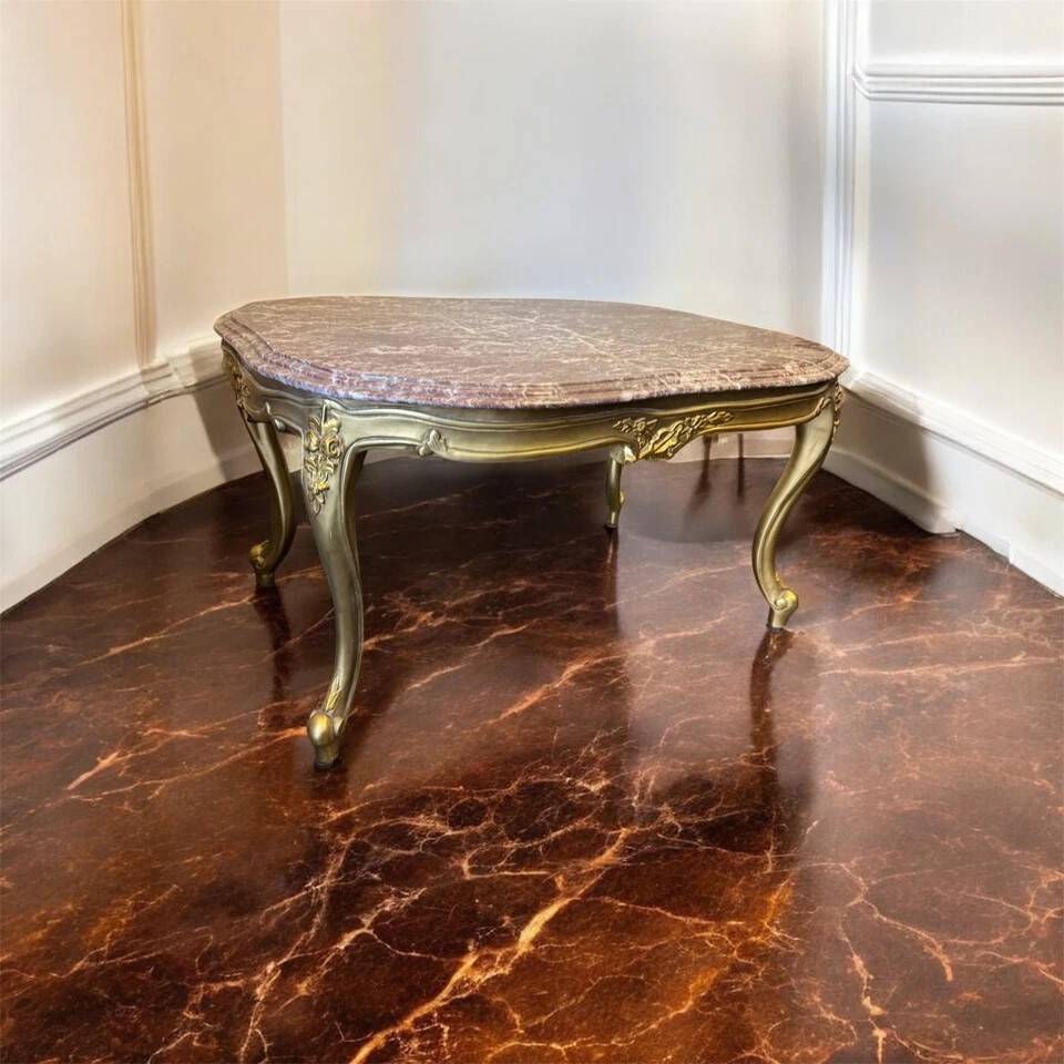 Salon de style Louis XV, artisanal en hêtre rouge et doré en bois d'hêtre