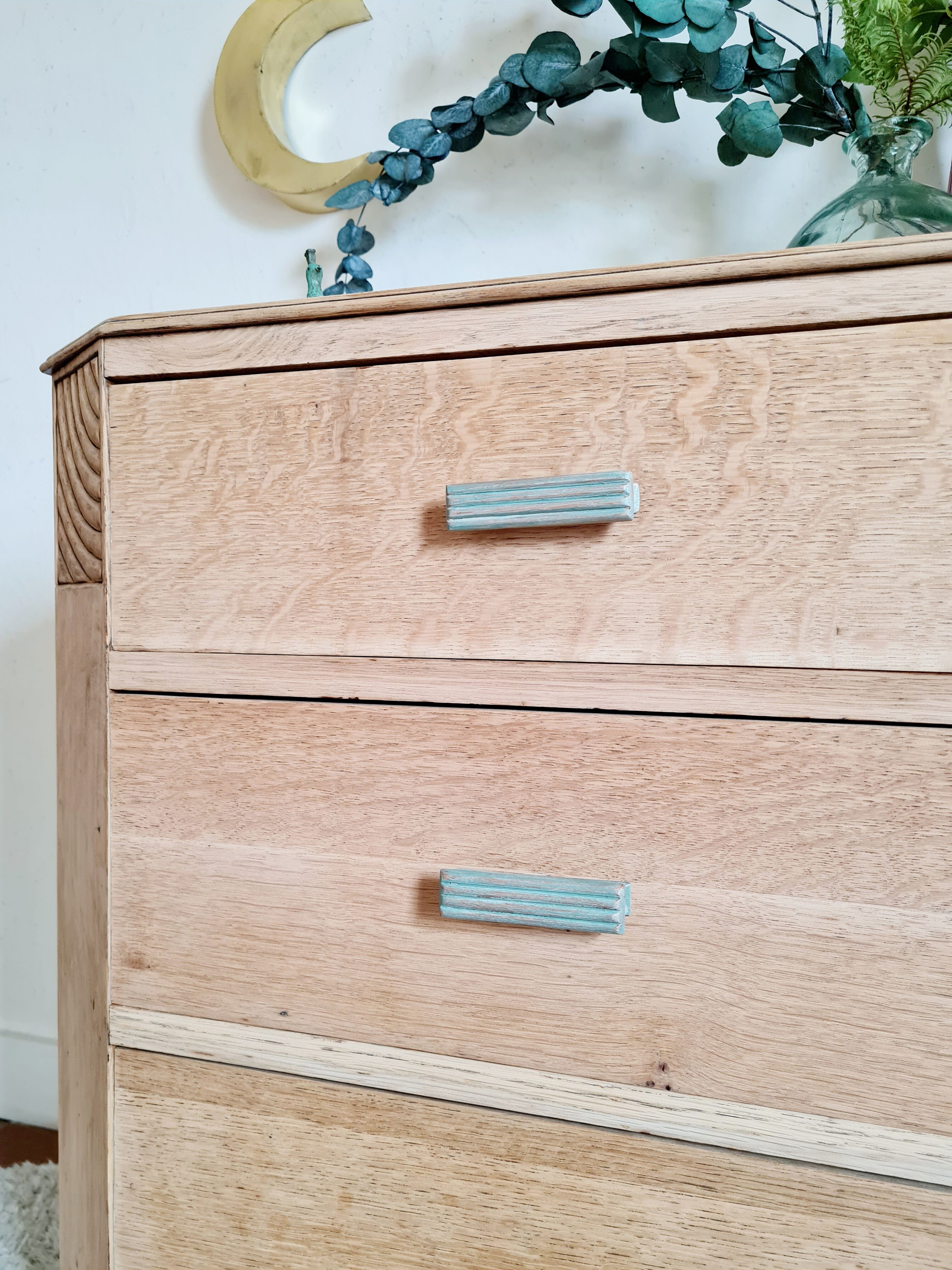 Raw and renovated art deco commodity