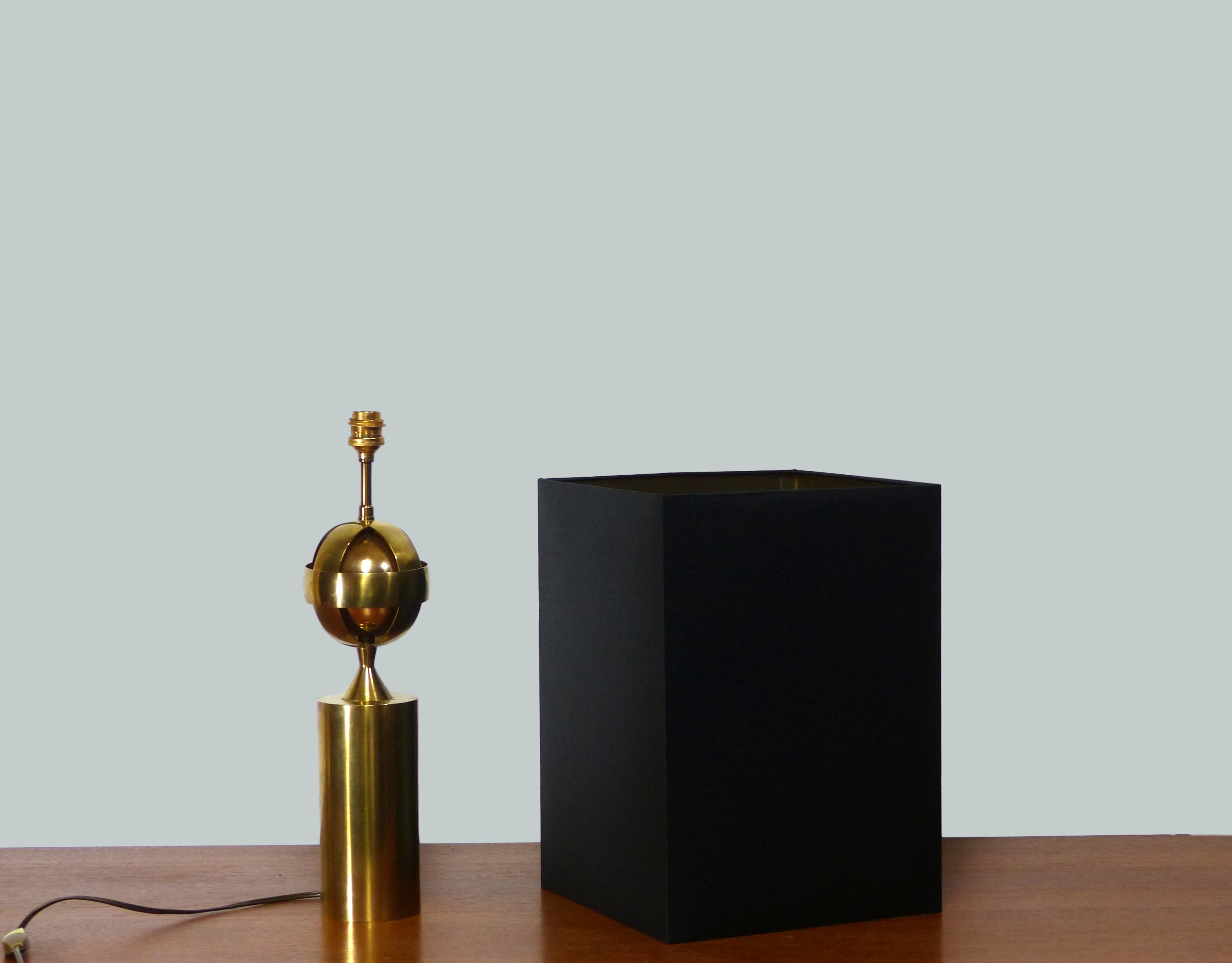 Astrolabic golden brass lamp