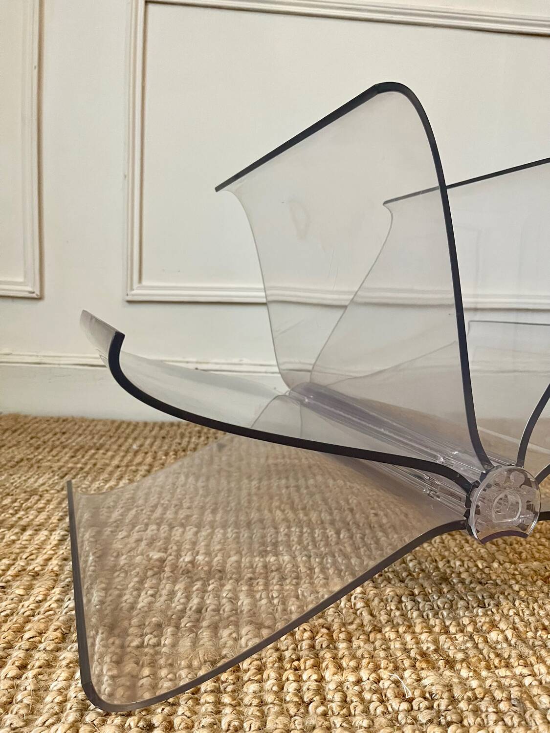 Front magazine rack for Kartell