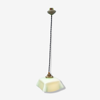 Green opaline suspension