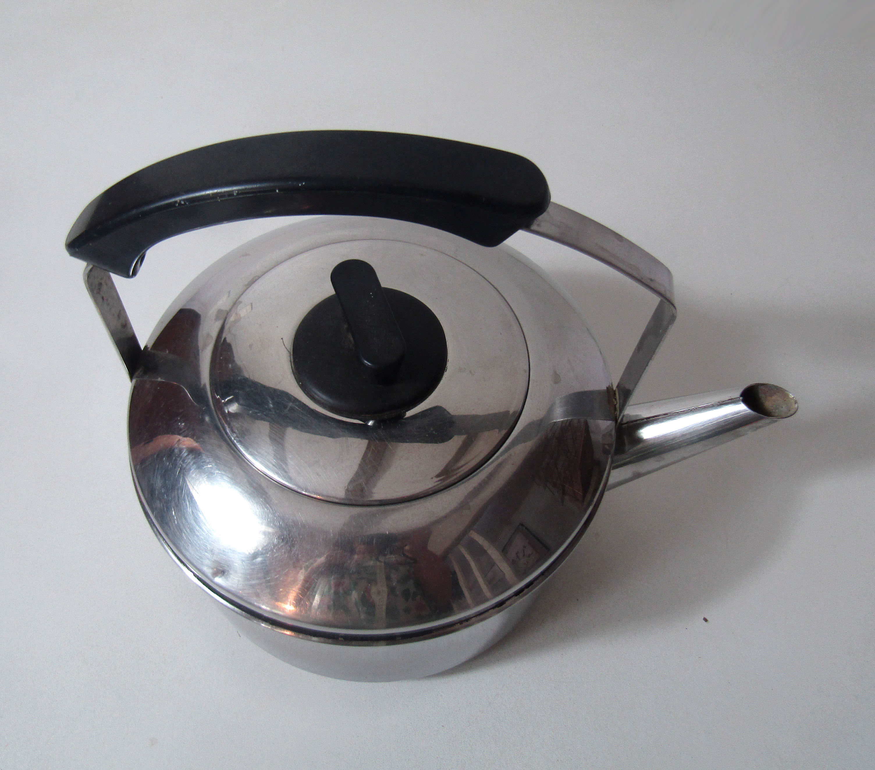 old 3-litre Bakélite stainless steel kettle