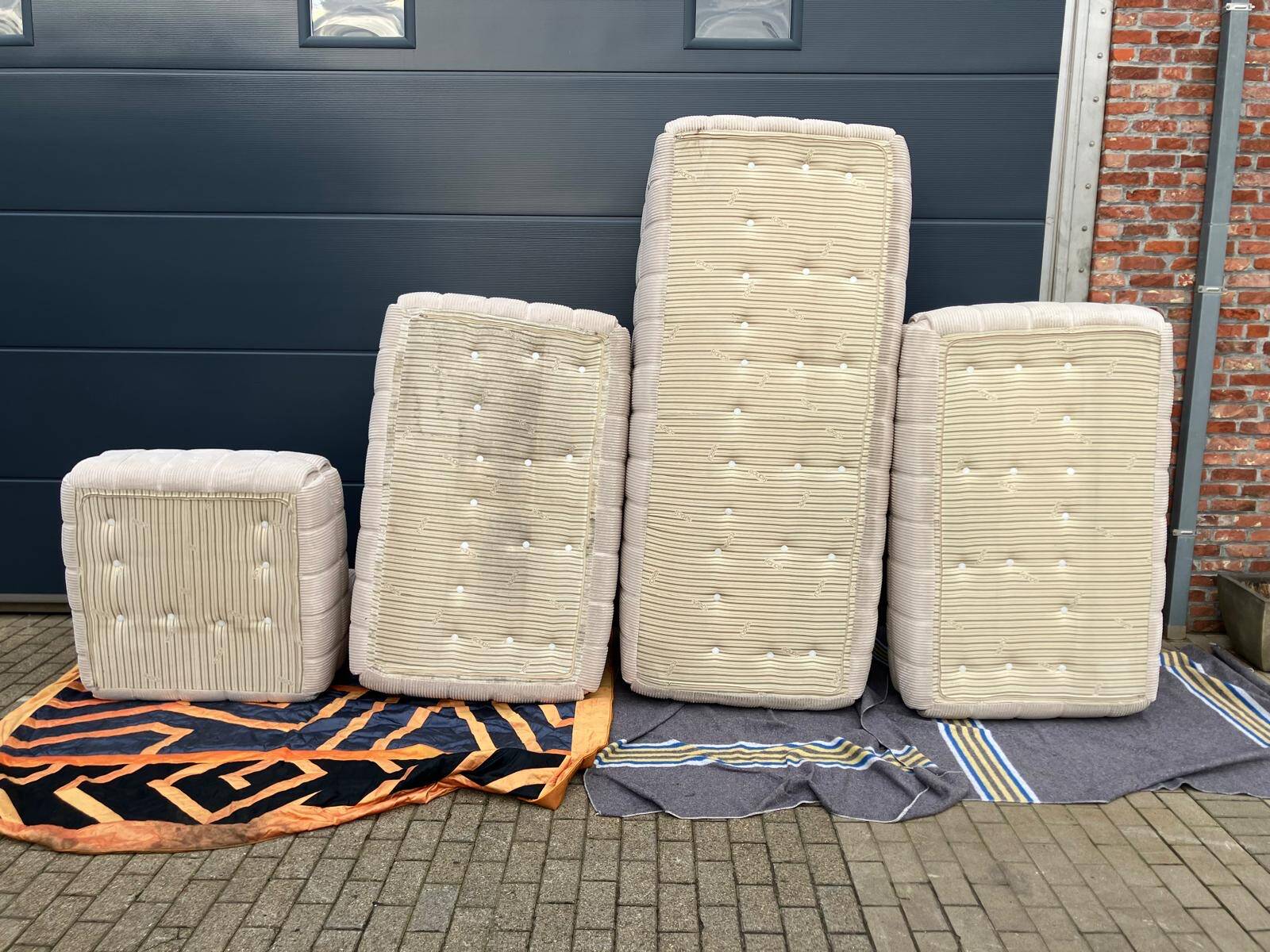 Ligne Roset Kashima set: 1x 1zit, 2x 2zit en 1x 3zit Beige Corduroy 10/10!!