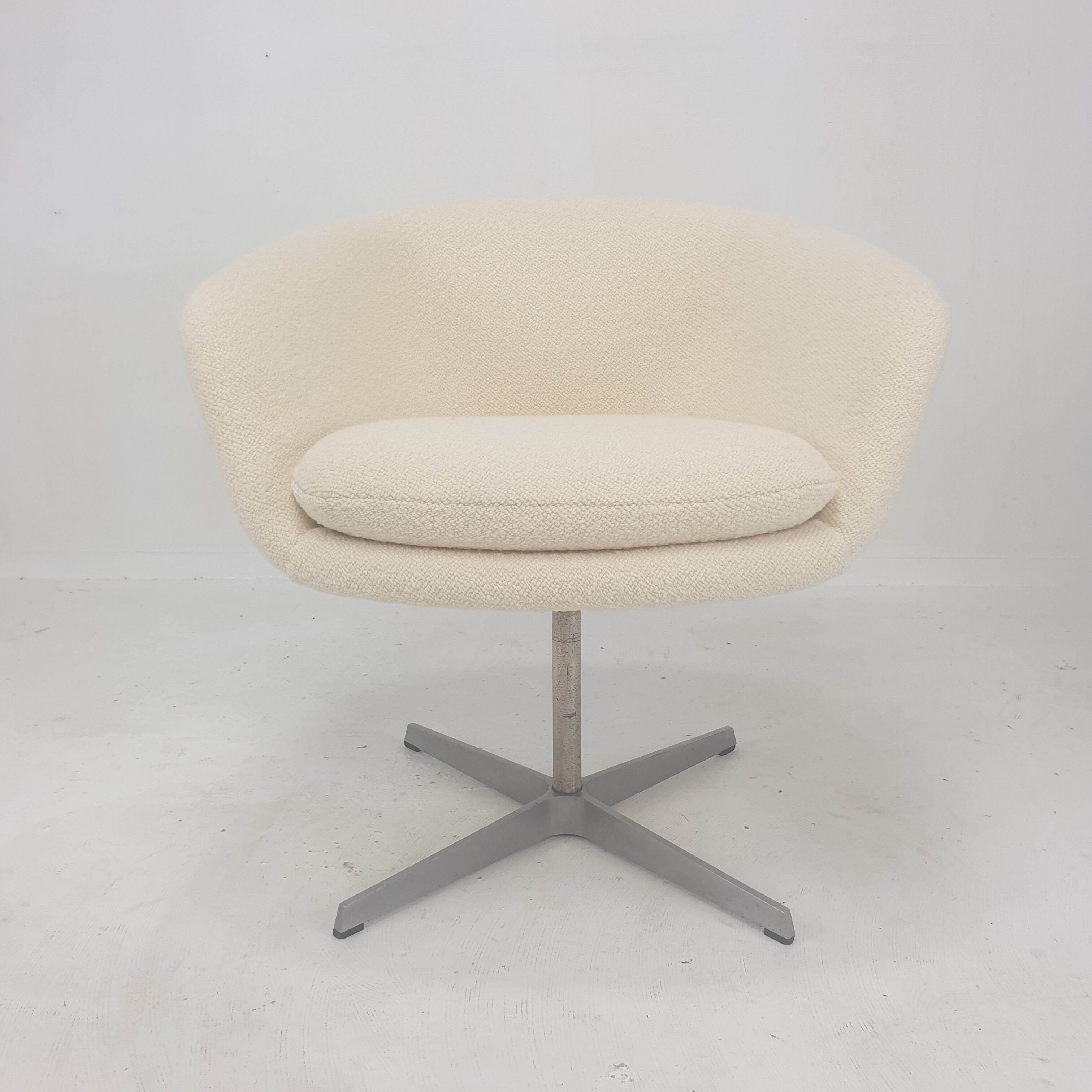 Office chair F8800 by Pierre Paulin for Artifort, 1960s