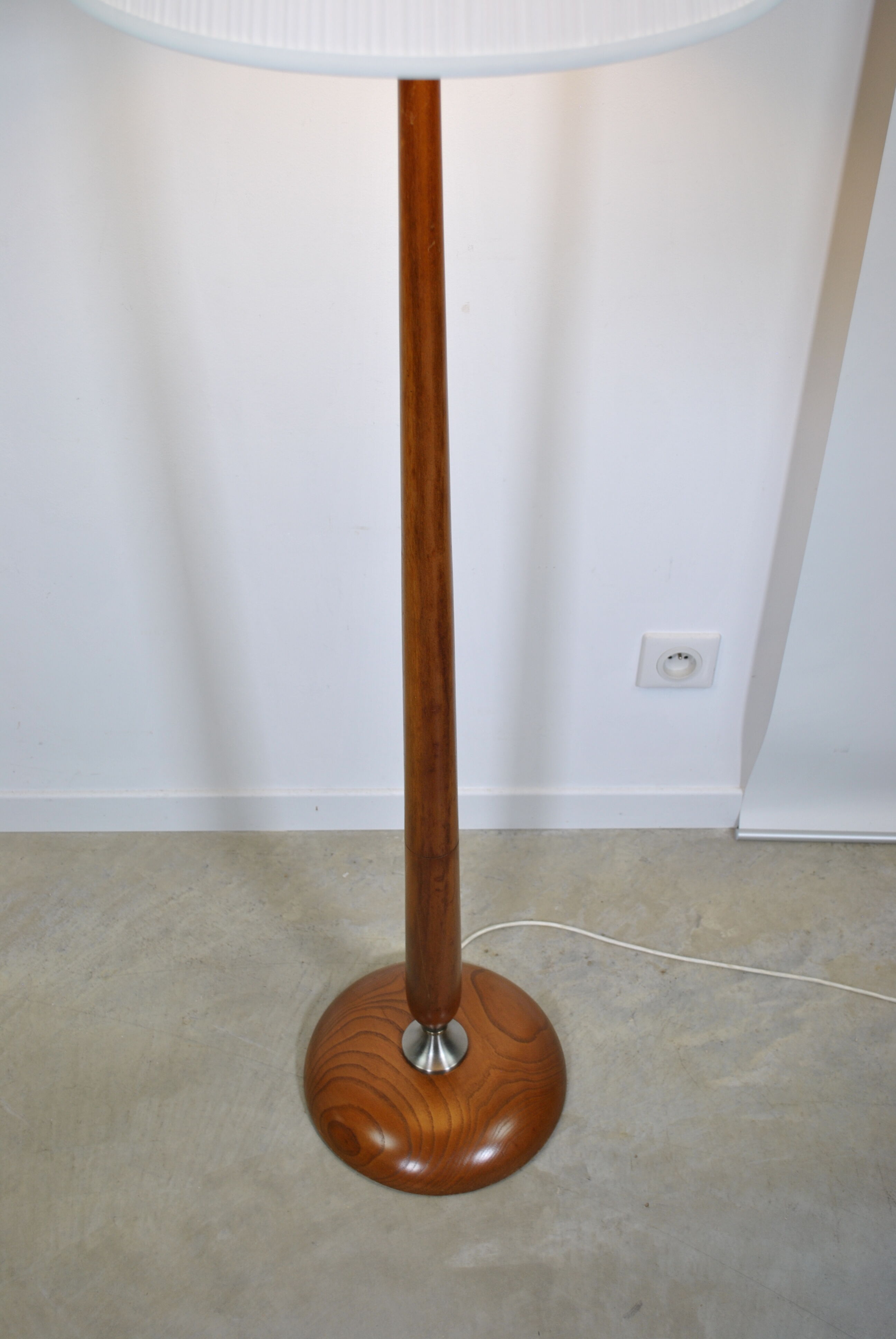 Wood floor lamp 1970