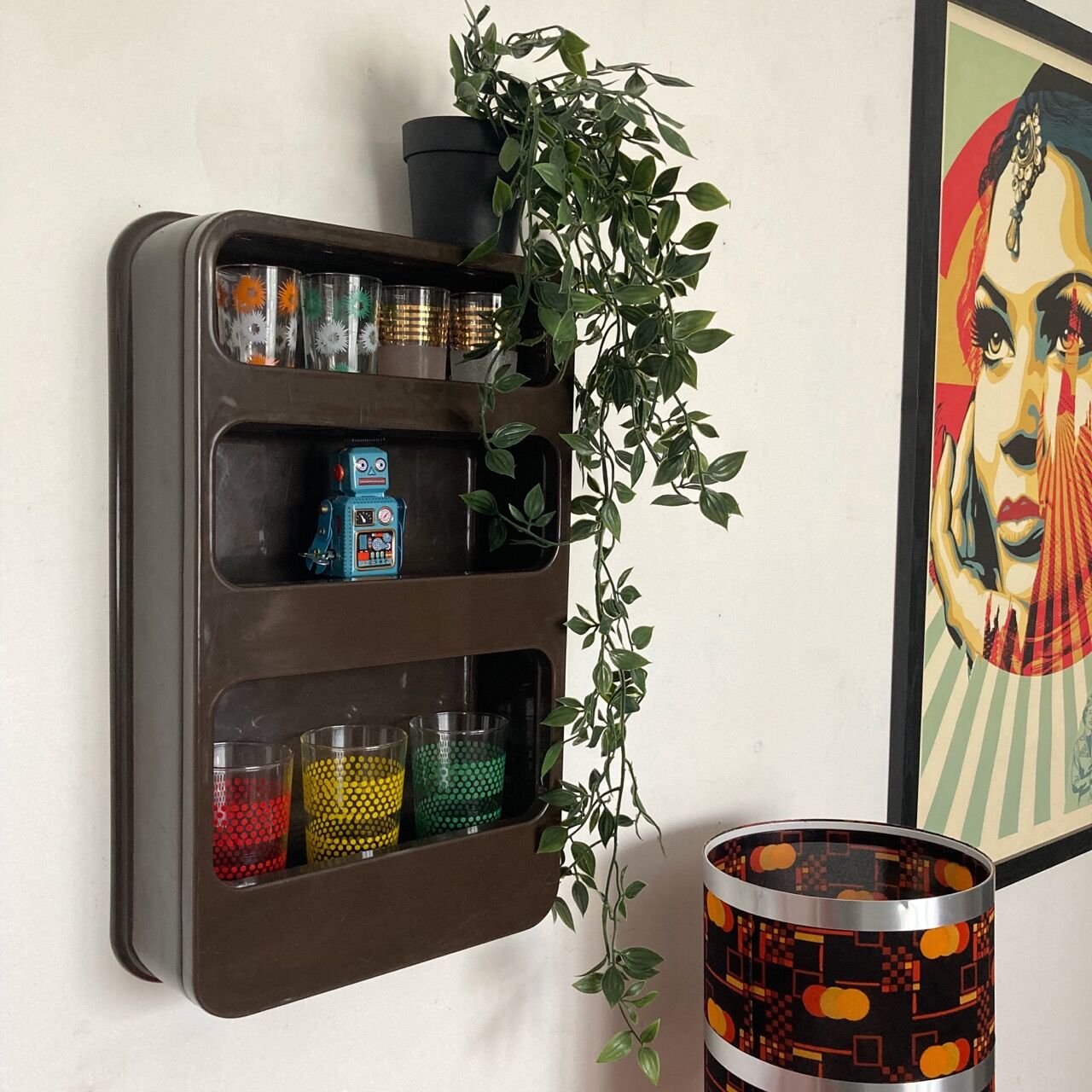 Brown plastic wall shelf Janlin Viaud