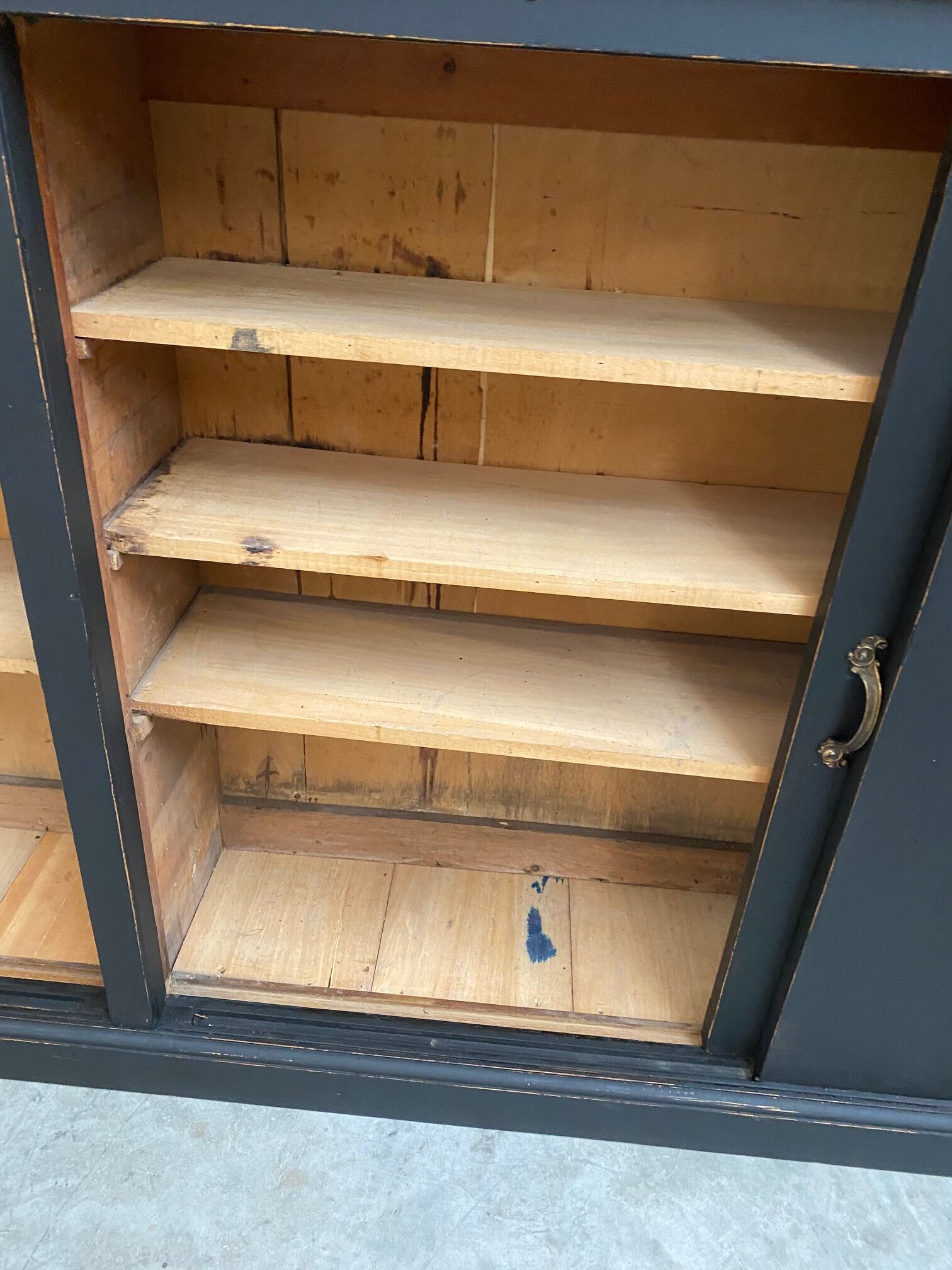 Trade furniture with sliding doors