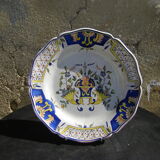 Grande assiette en faïence ancienne