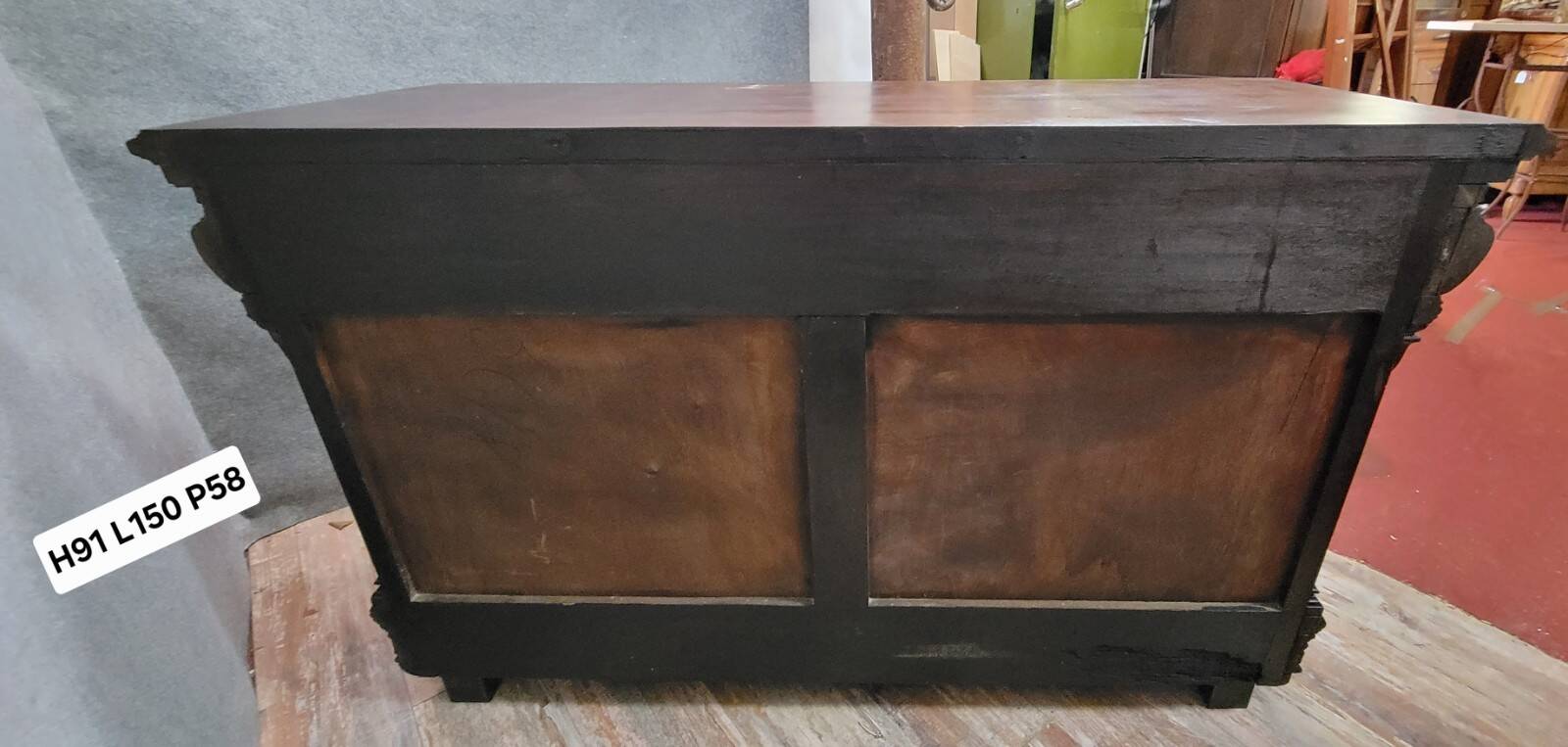 Buffet cabinet style Renaissance a caches secretes en noyer et orme époque