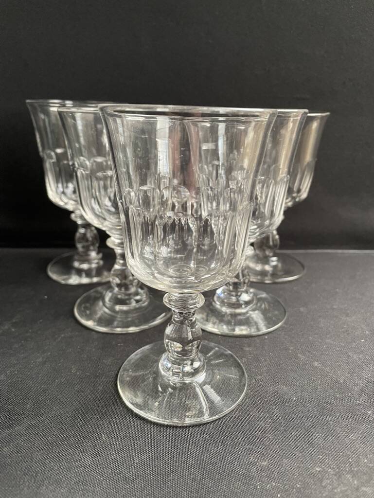 6 White wine glasses – Cut crystal