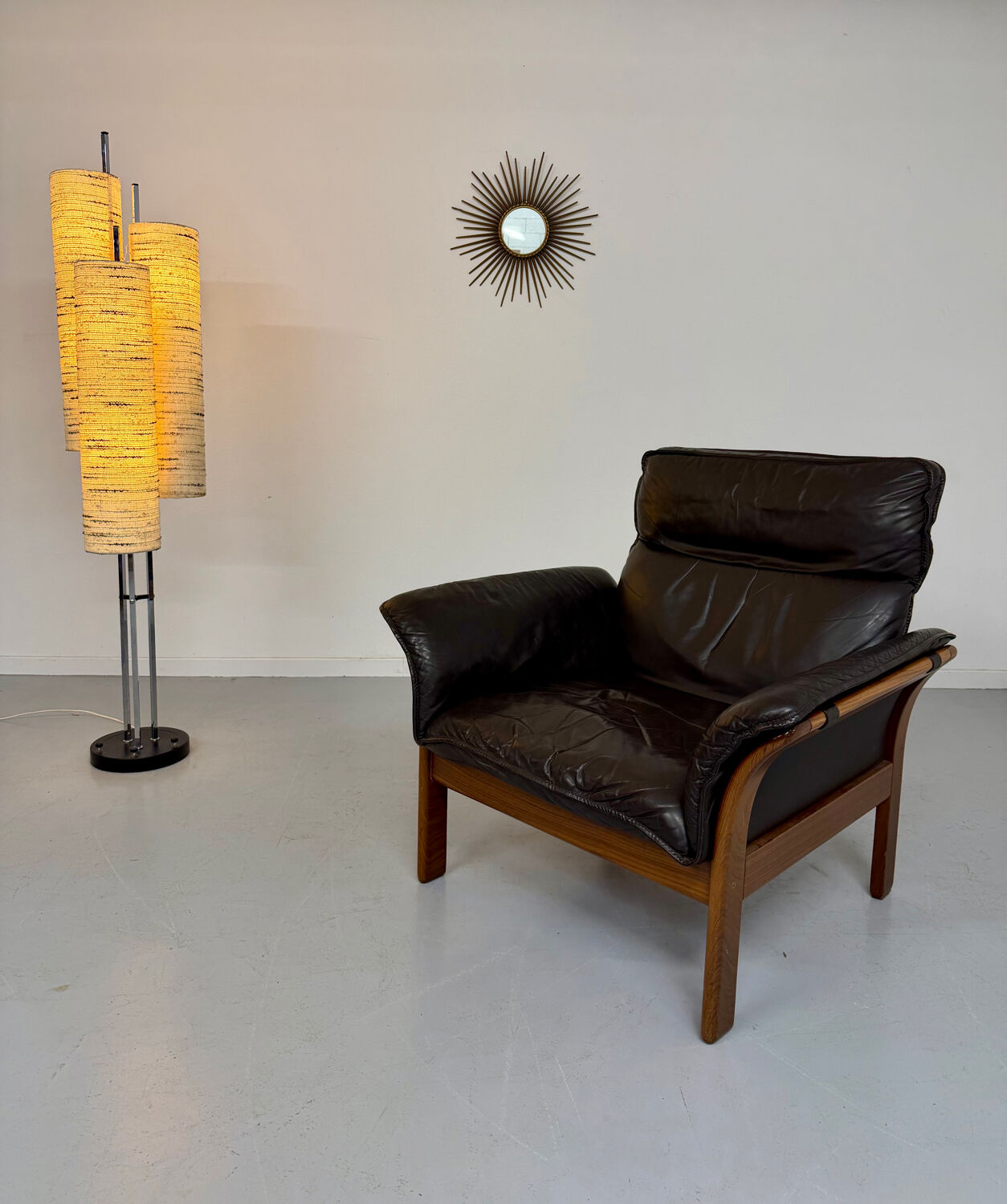 Vintage 70s Dreipunkt Scala design armchair in black leather and teak.