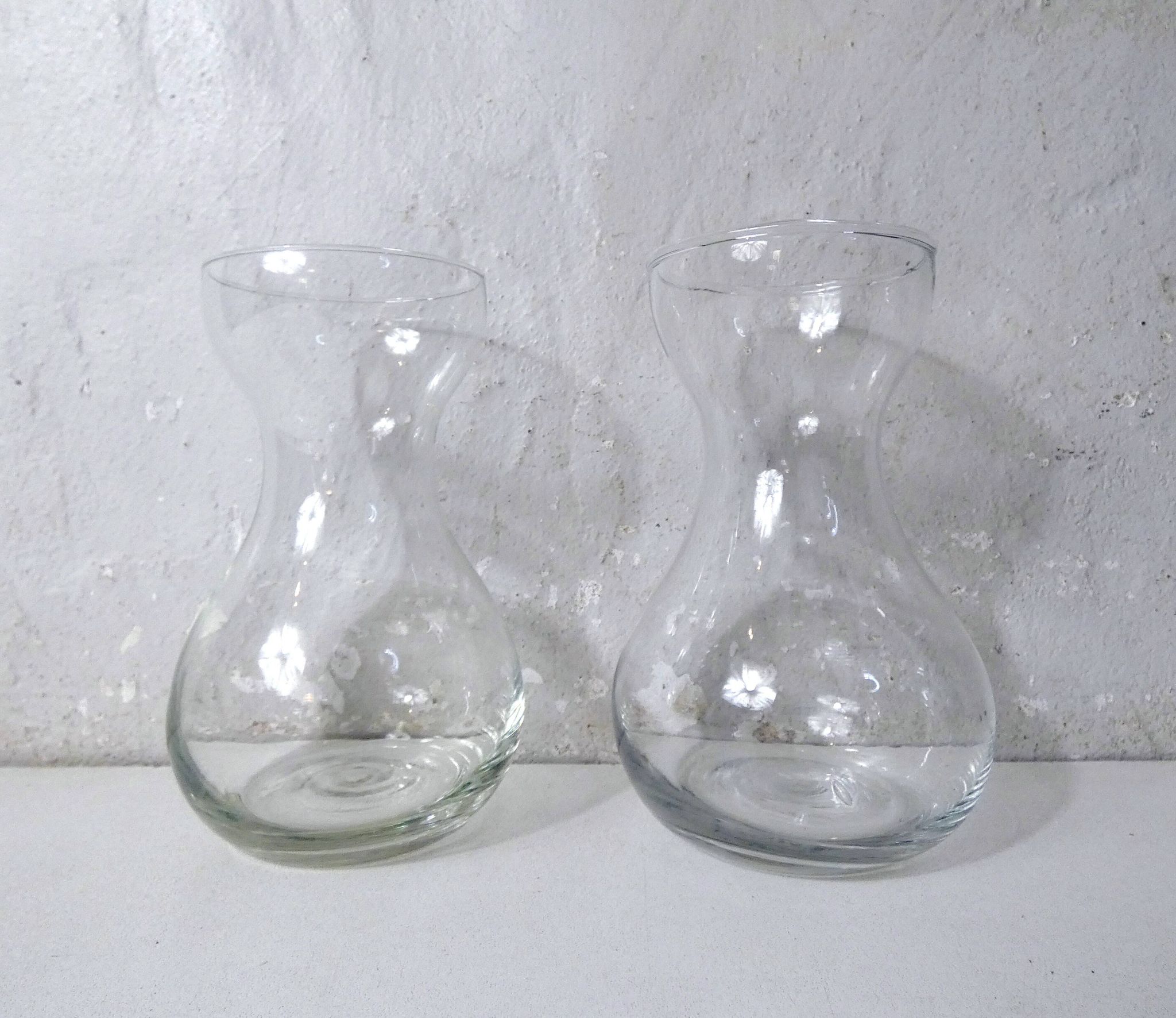 2 anciens vases à bulbe jacinthe en verre soufflé vintage