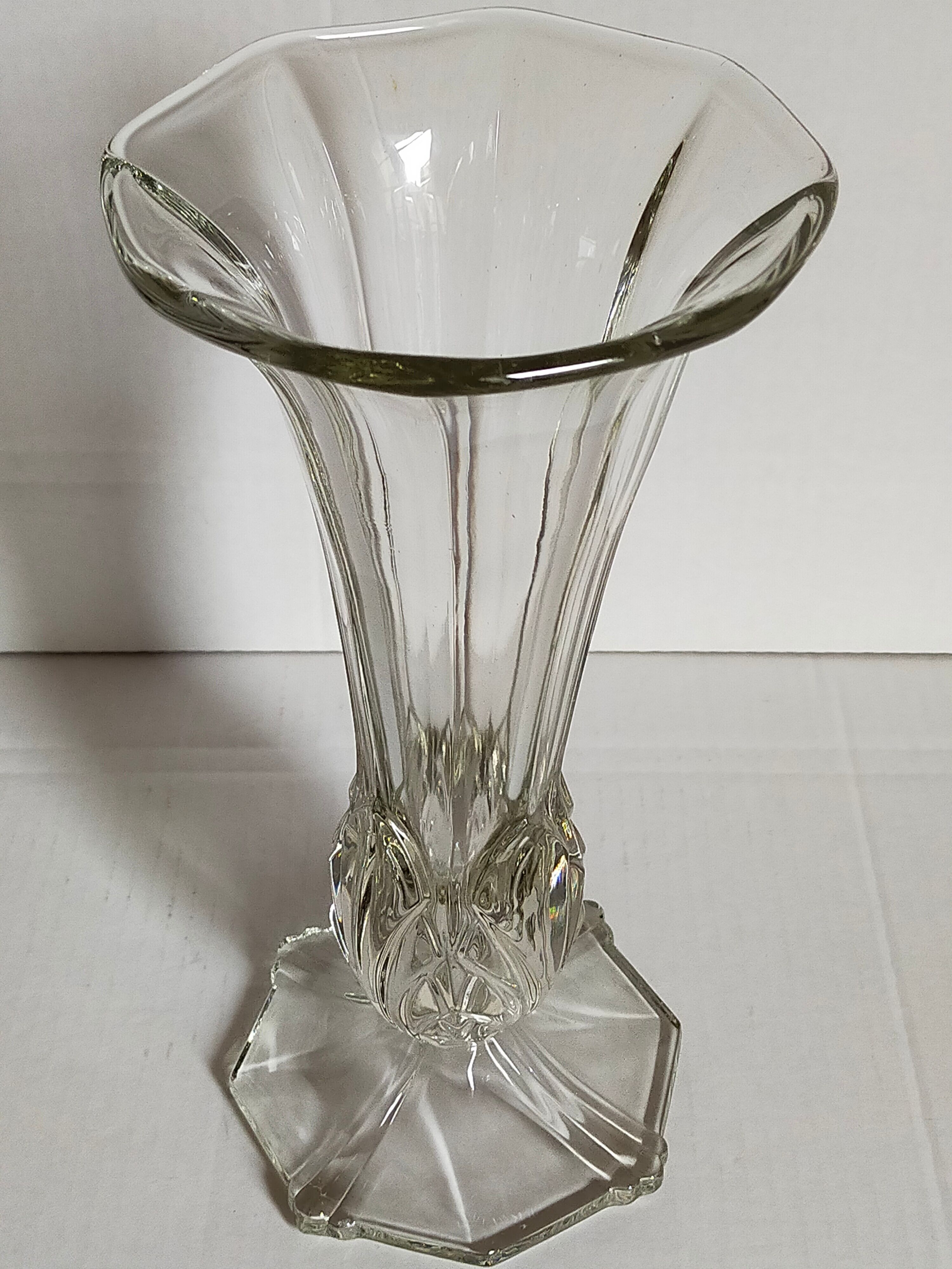 Art-Deco high foot vase in molded crystal early twentieth century