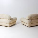 Elegant Italian lounge chairs in cream coloured fabric, 1970s
