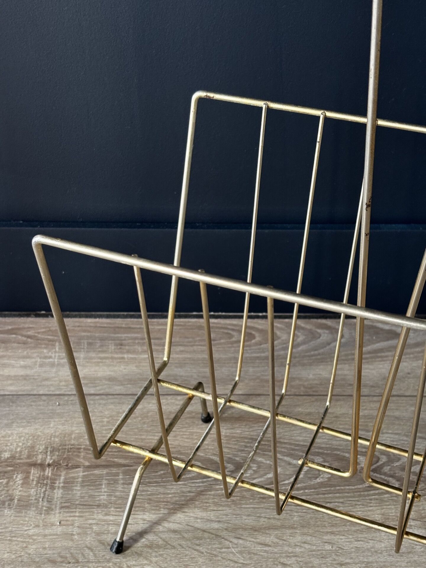 Mid-century magazine rack in golden metal wire