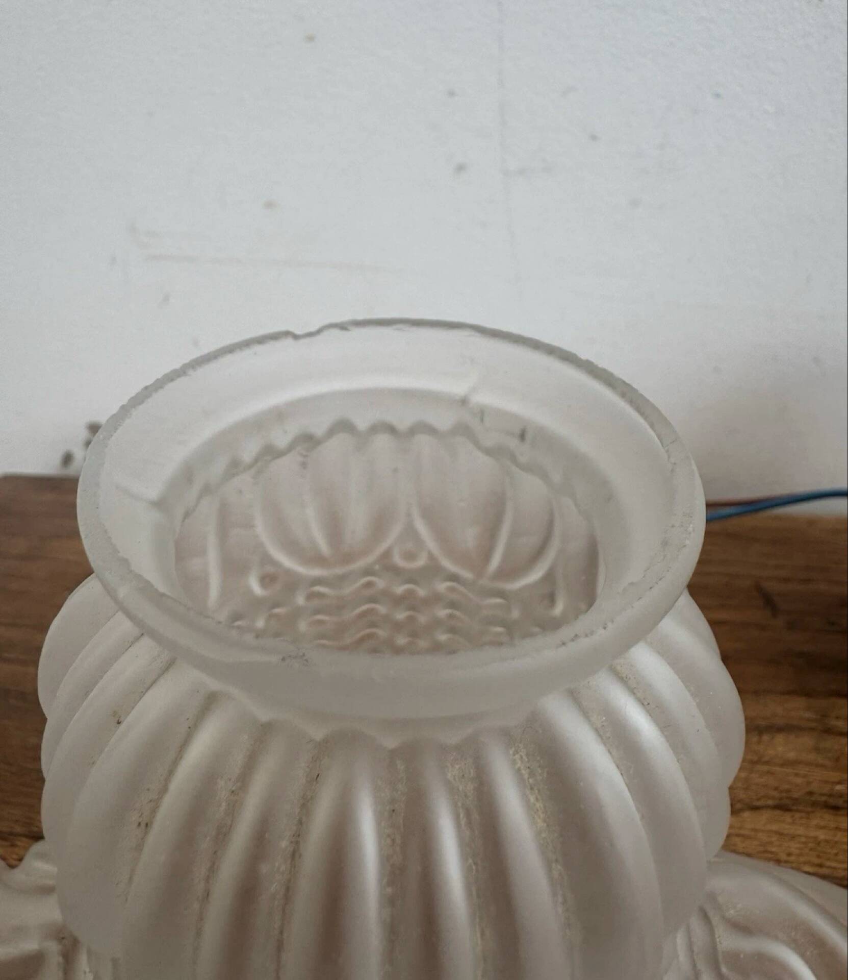 Antique bronze wall light in Louis XVI style - tulip-shaped glass paste flower.