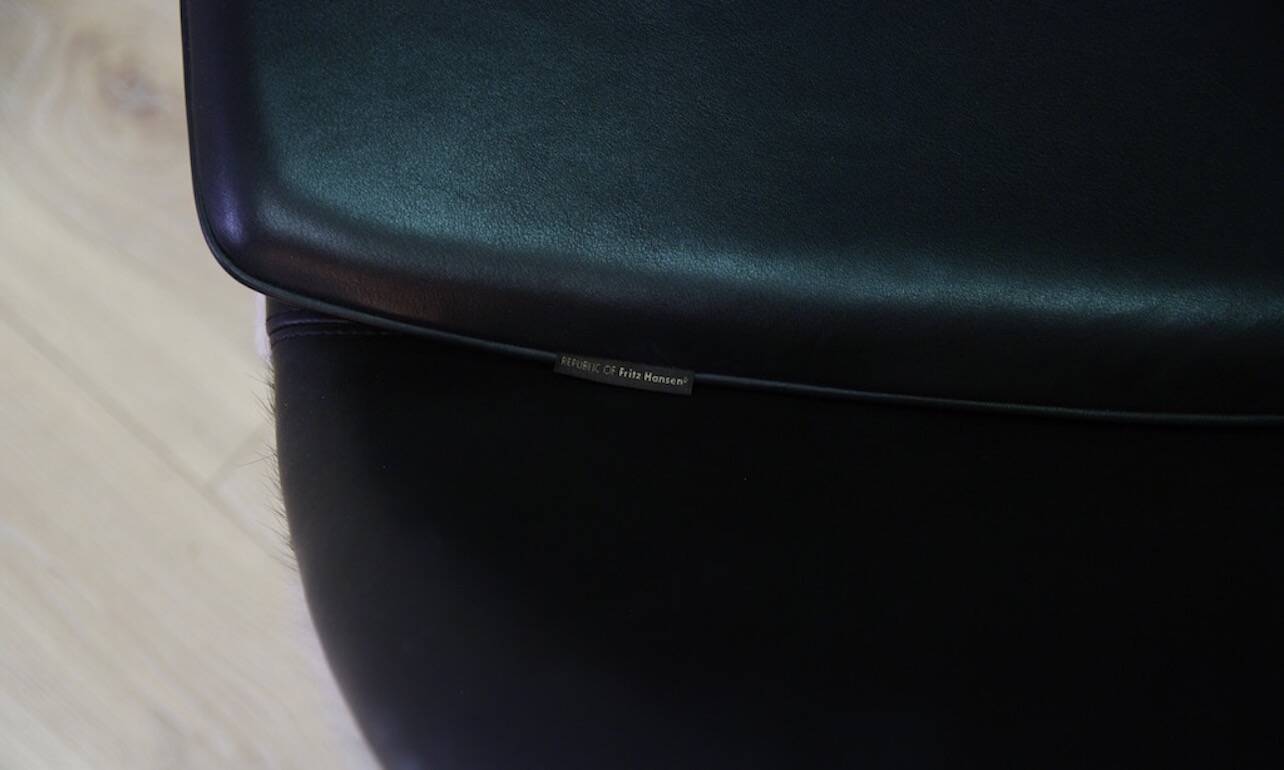 Egg chair de Arne Jacobsen en cuir de vache