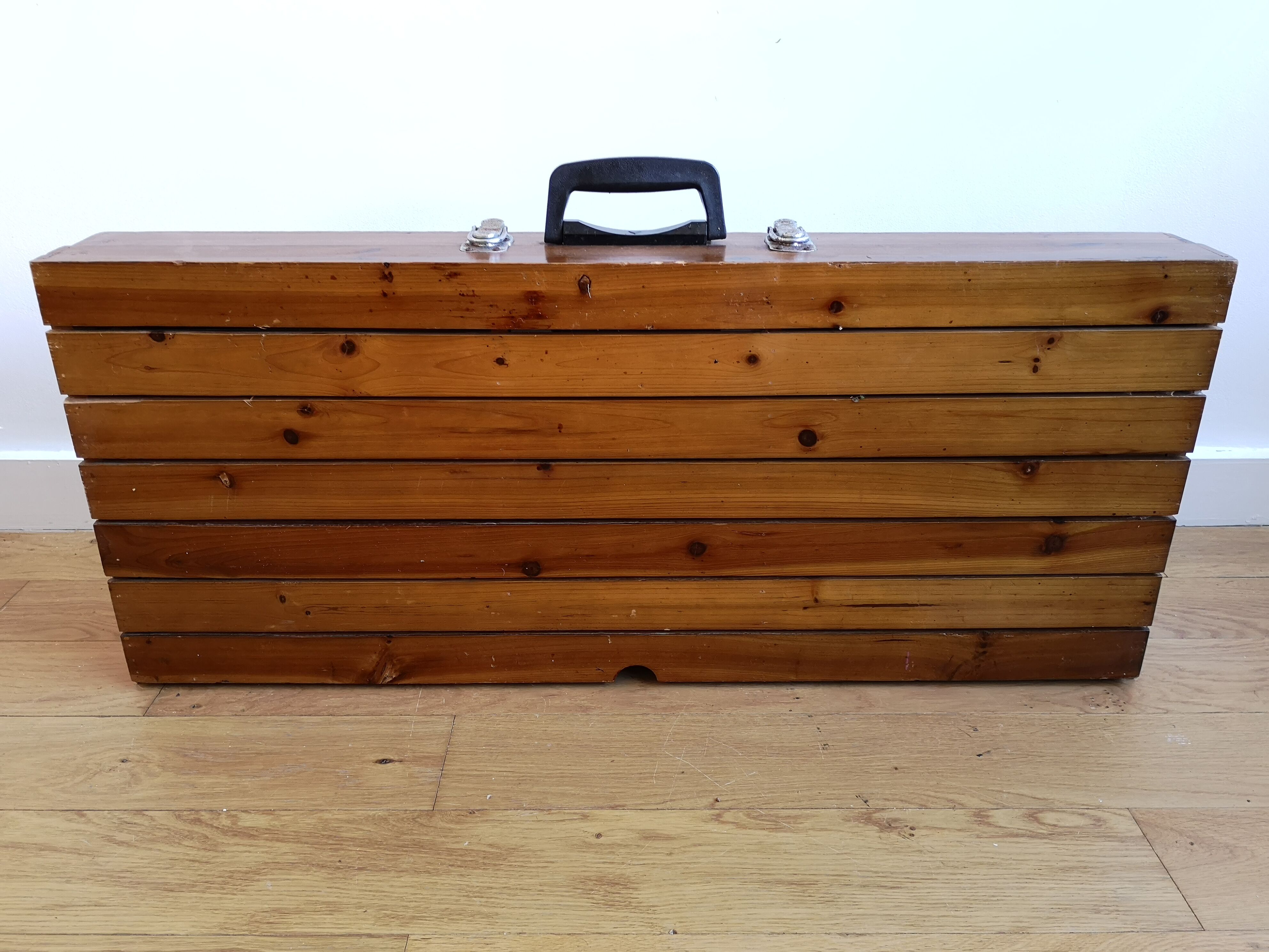 Folding wood picnic table