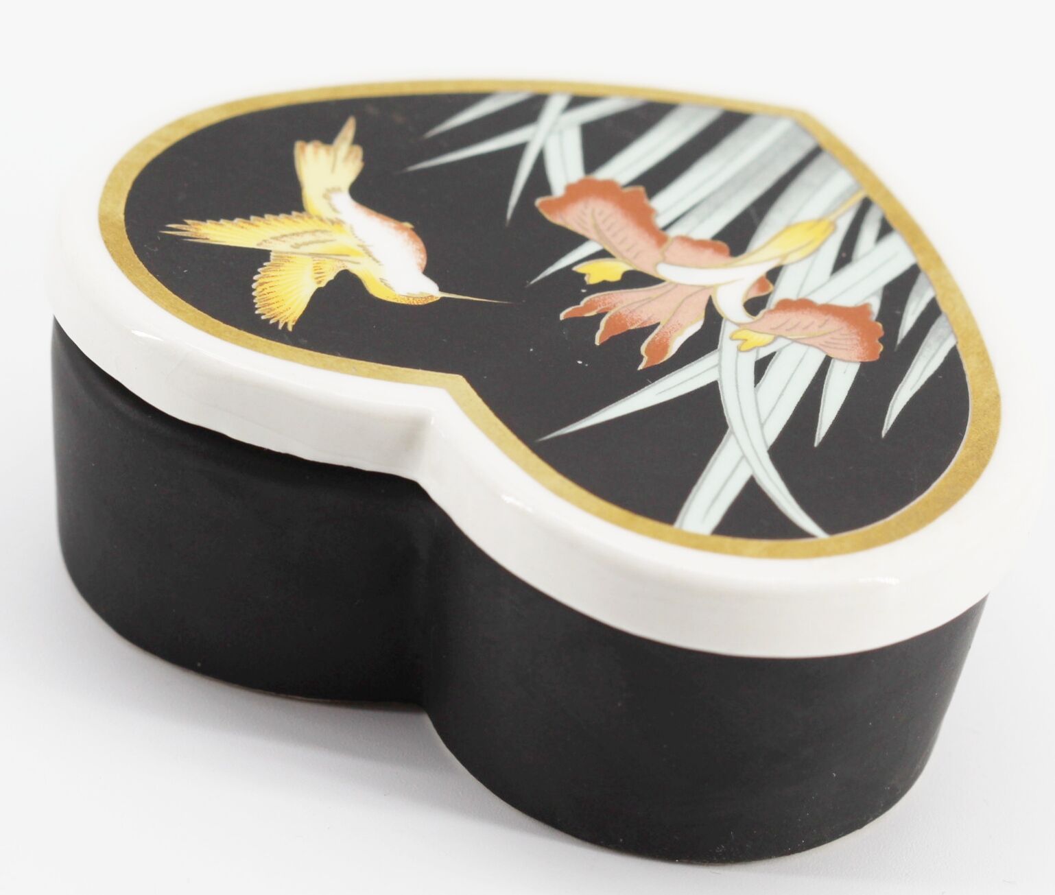 Ceramic iris heart box