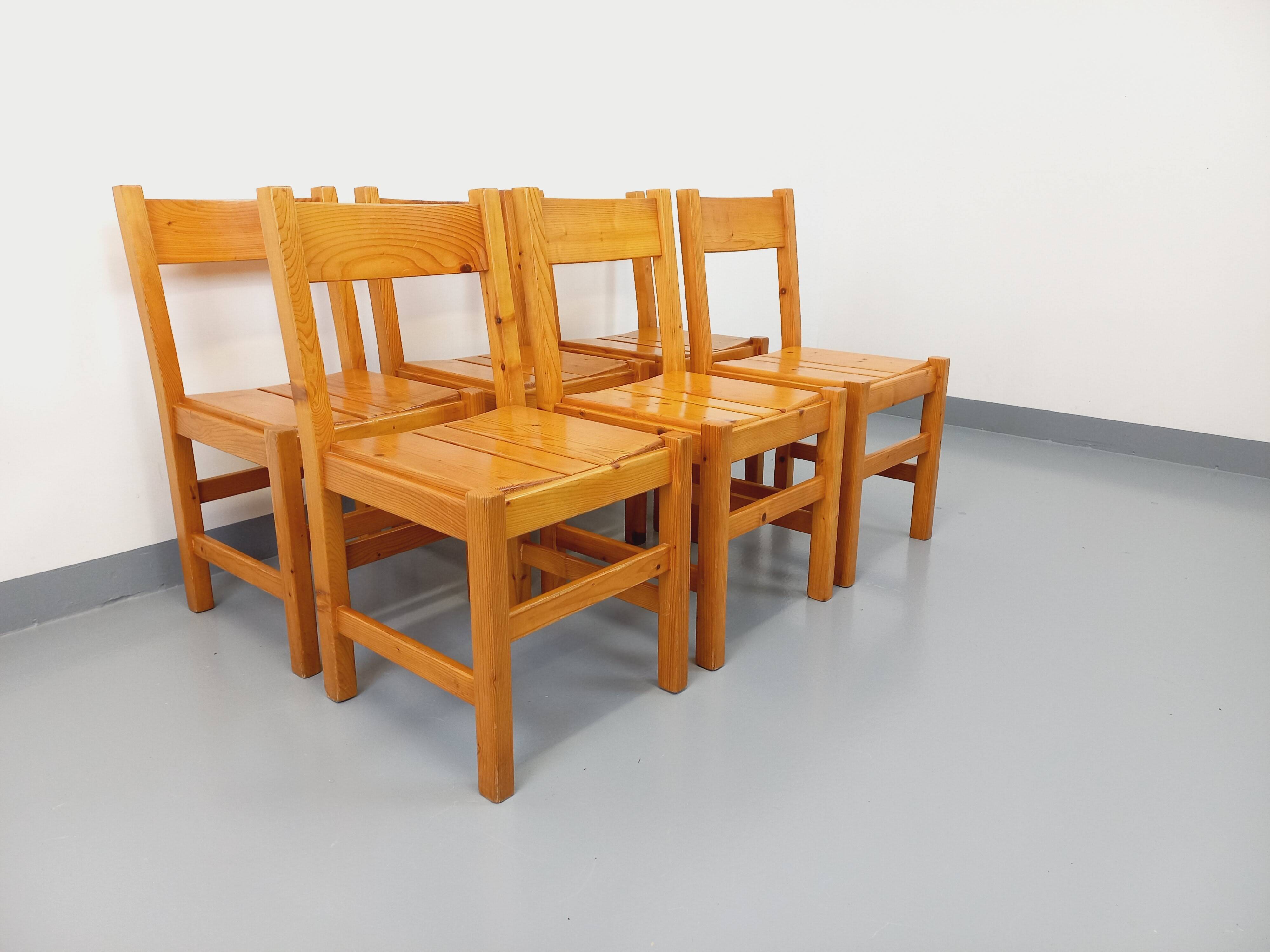 Set of 6 vintage Les Arcs chairs in pine from the 60s 70s