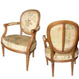 Paire de fauteuils cabriolets Louis XVI en soie