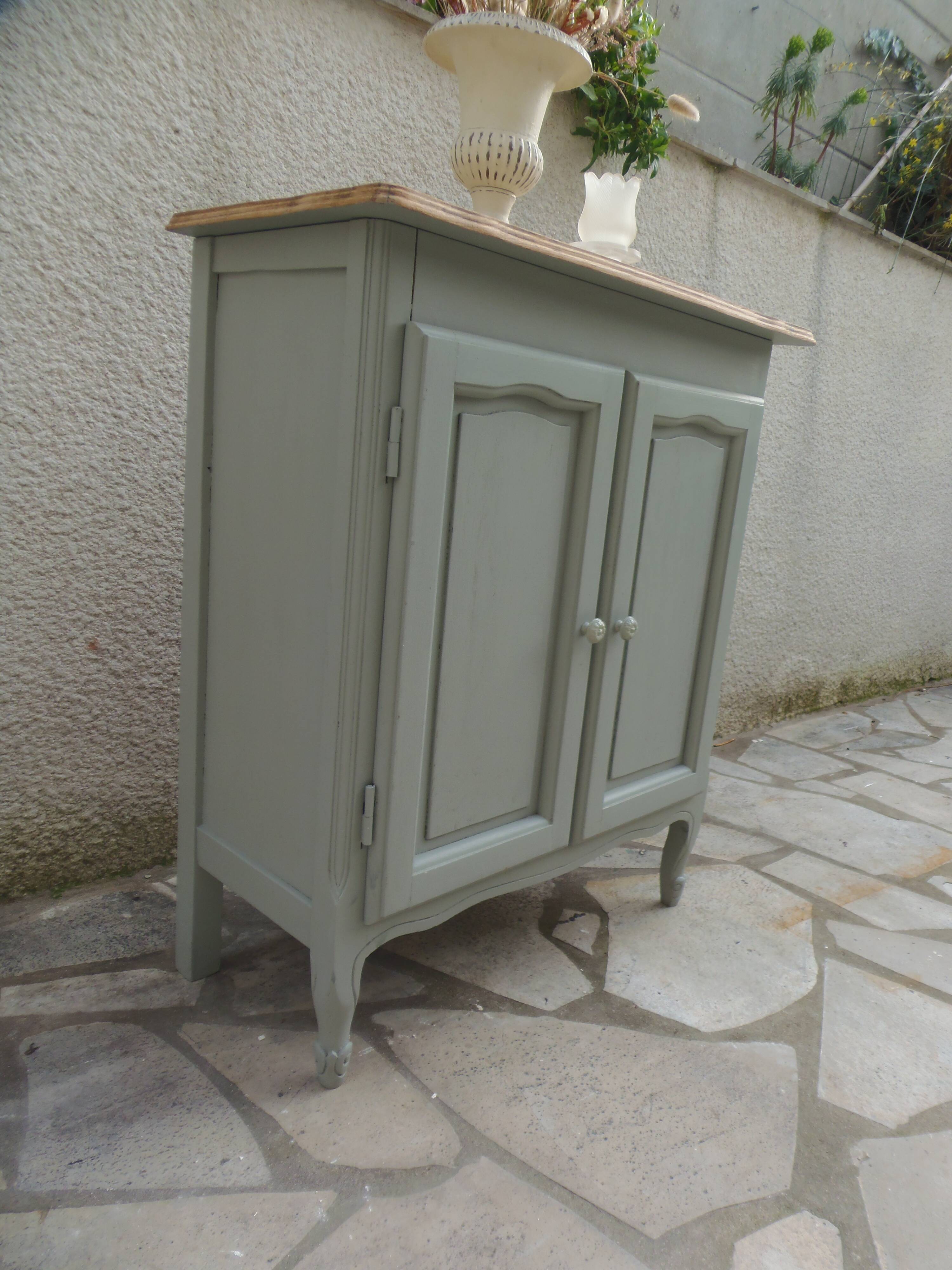 Small vintage piece of furniture with a shallow depth, re-enchanted in grey-green.