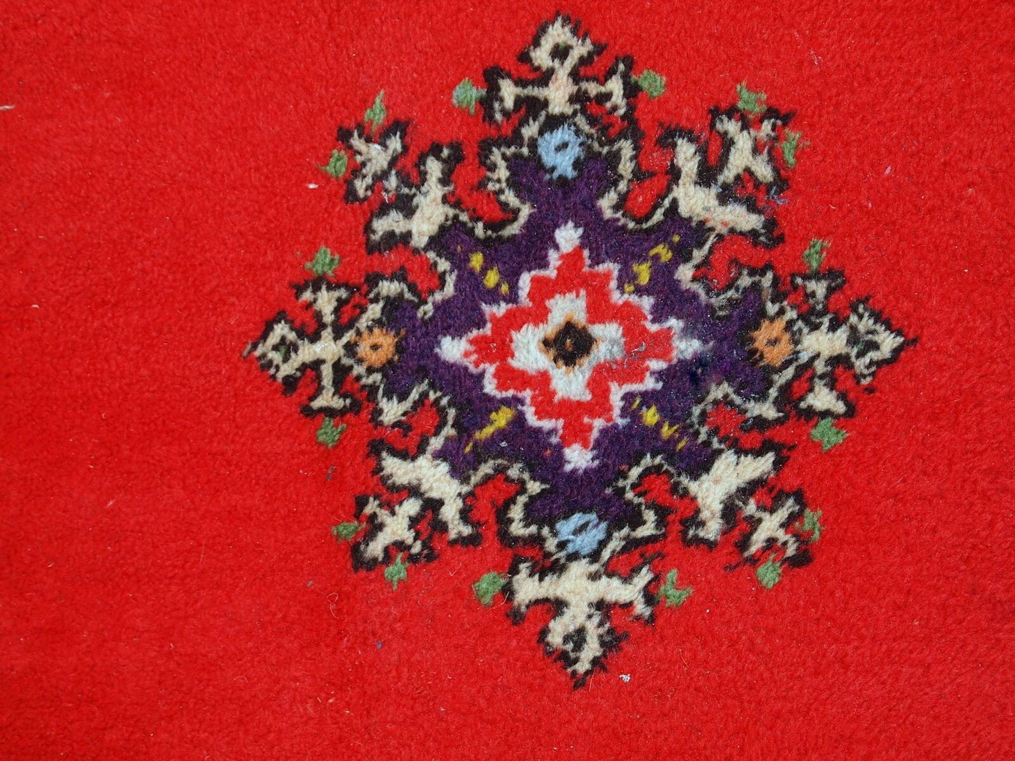 Tapis vintage fait main Berbère en laine rouge éclatant (170cm x 240cm)