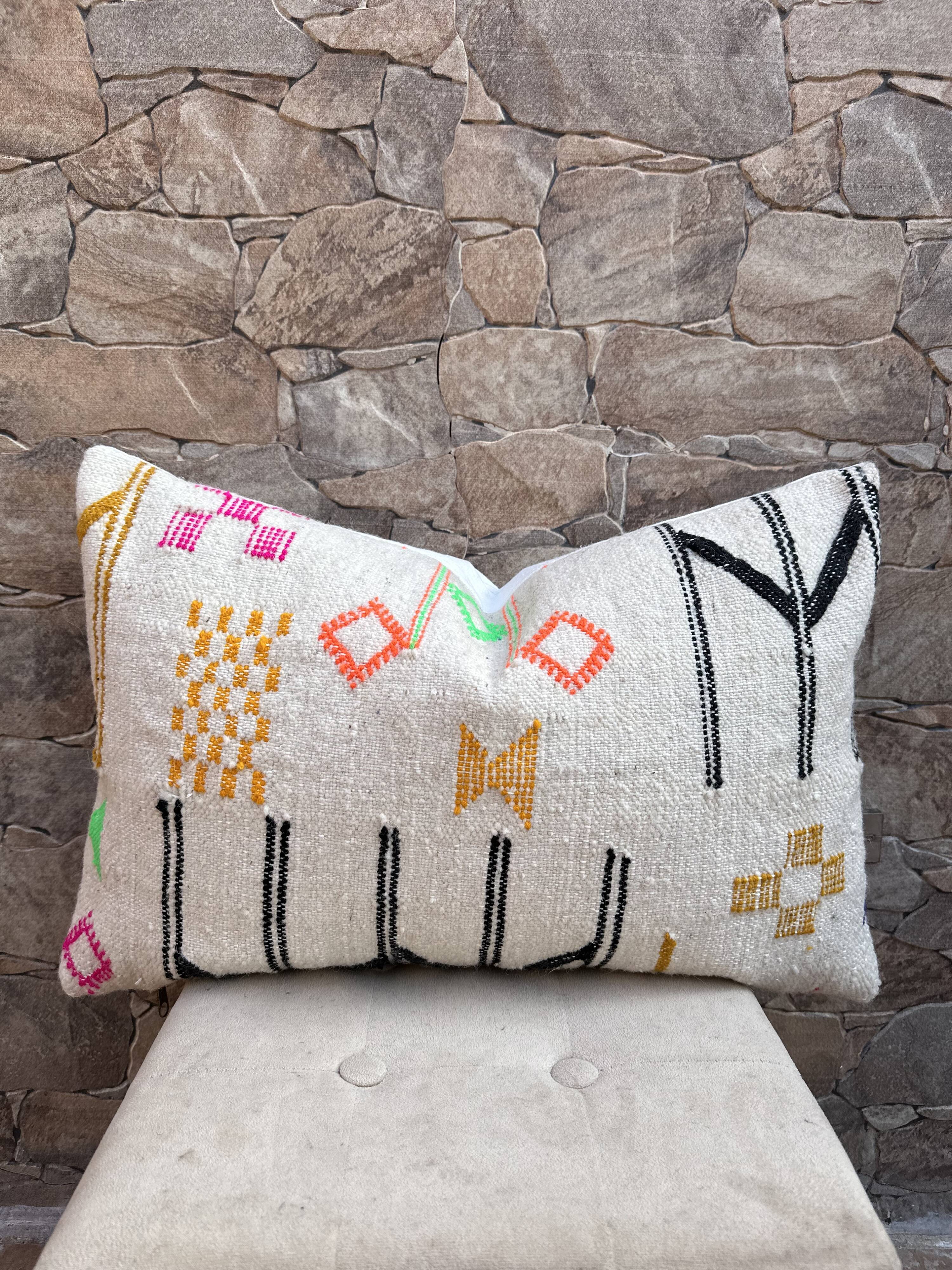 Handmade cushion cover in Berber wool: Moroccan Kilim cushion