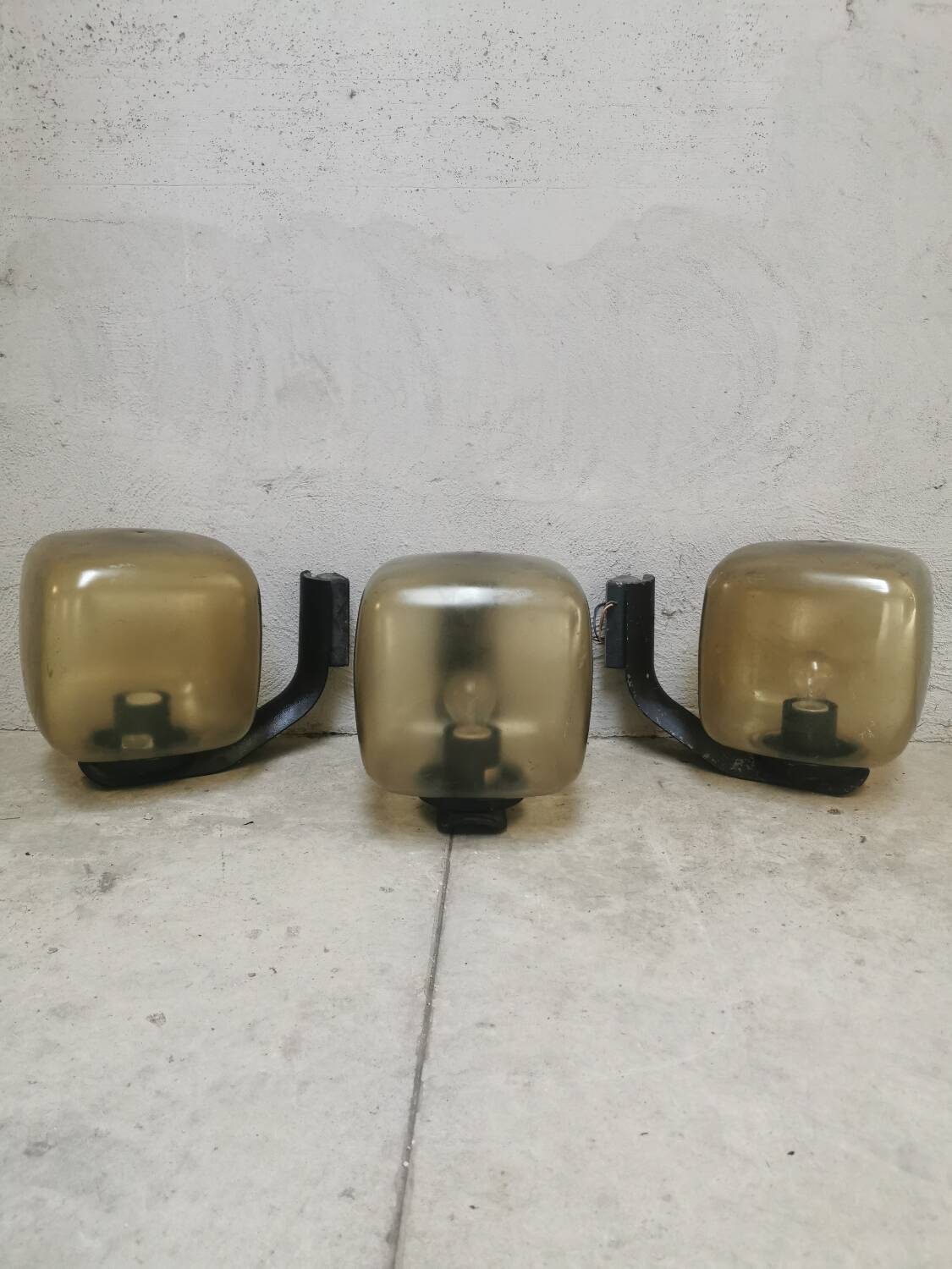 3 appliques Guzzini années 60