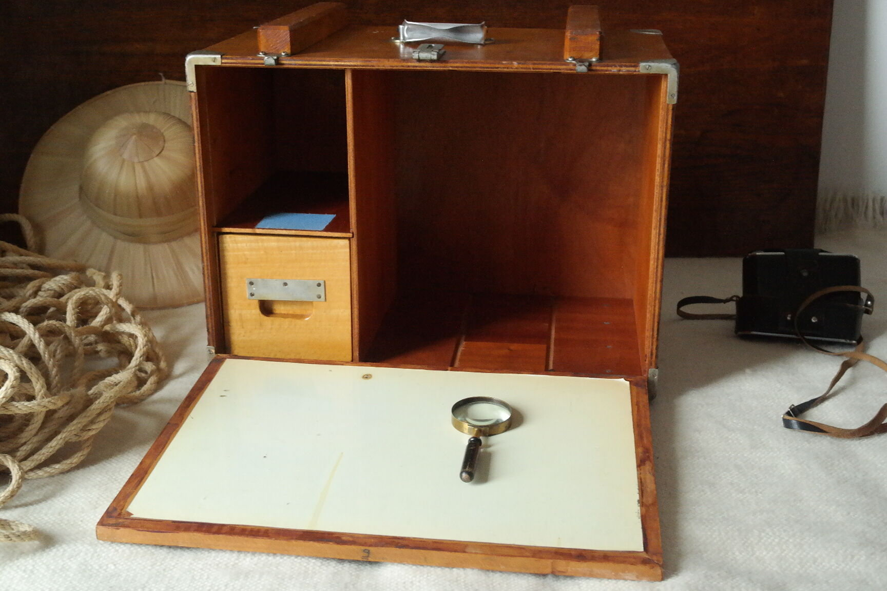 Caisse, vintage wood business firm