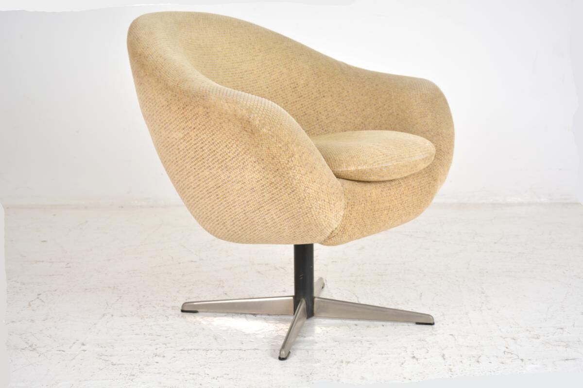 Swivel armchair dating from the years 70