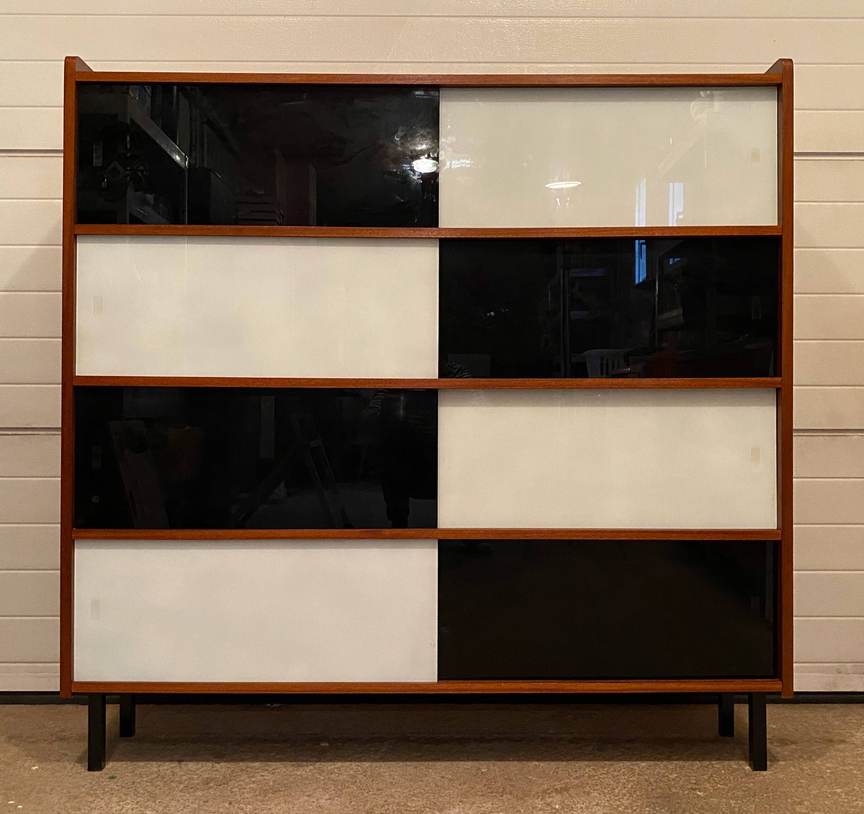 Vintage bookcase/display cabinet