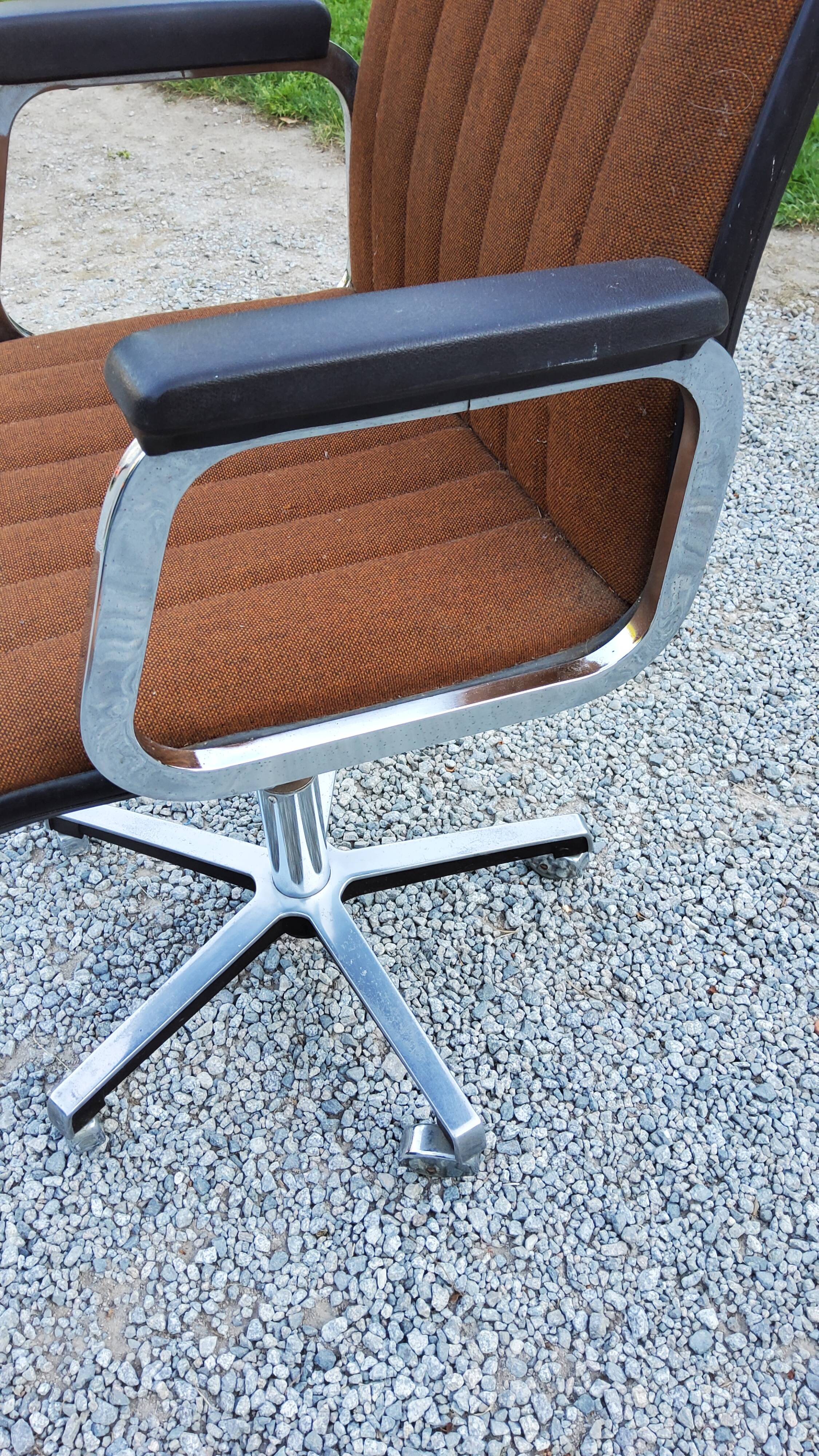 70s swivel office chair and adjustable height