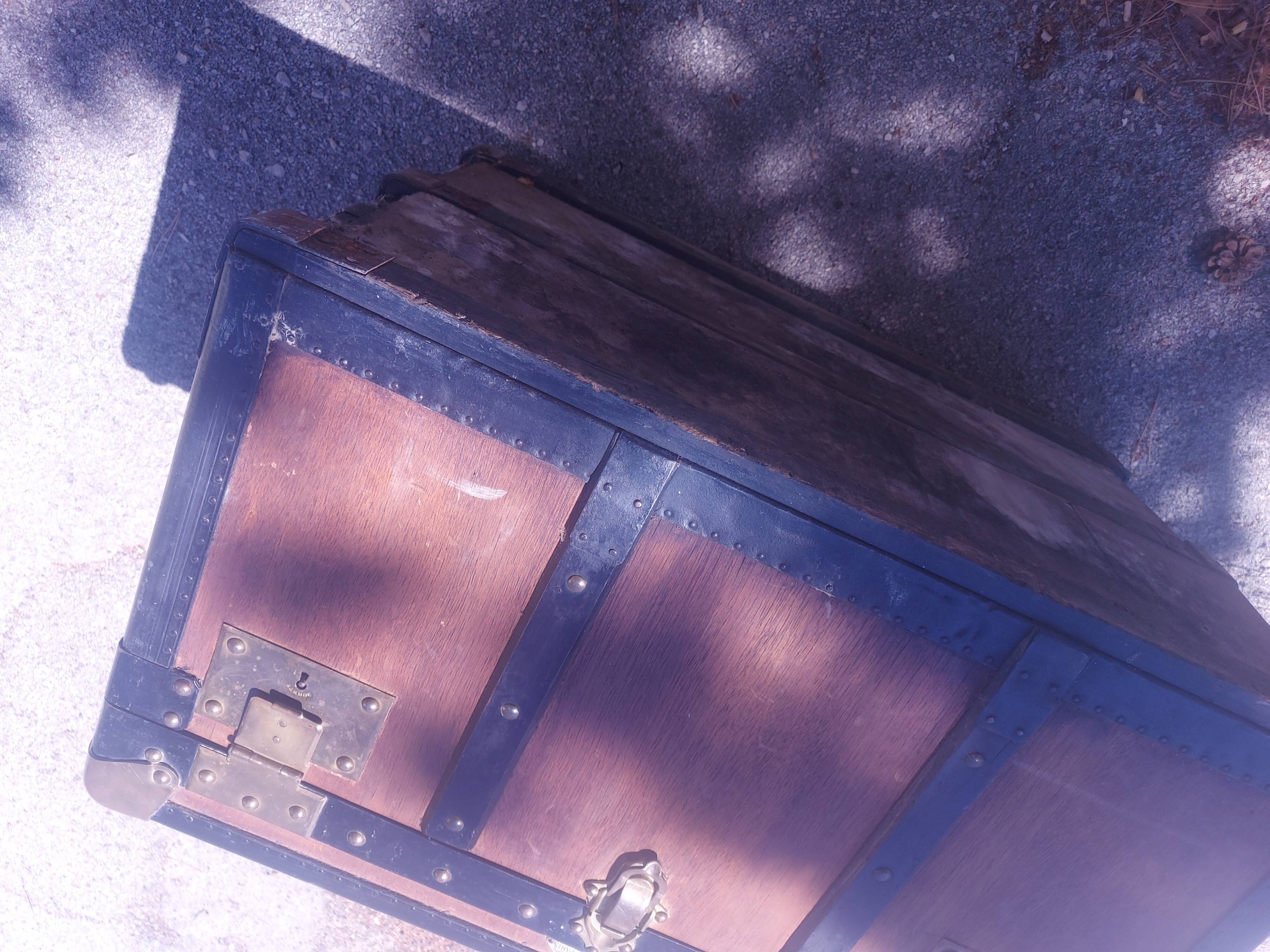 Old travel trunk , Malard trunk factory , Paris