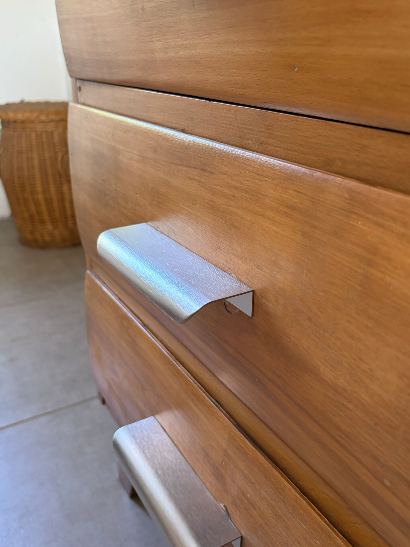 Vintage chest of drawers/commode from the 1960s.