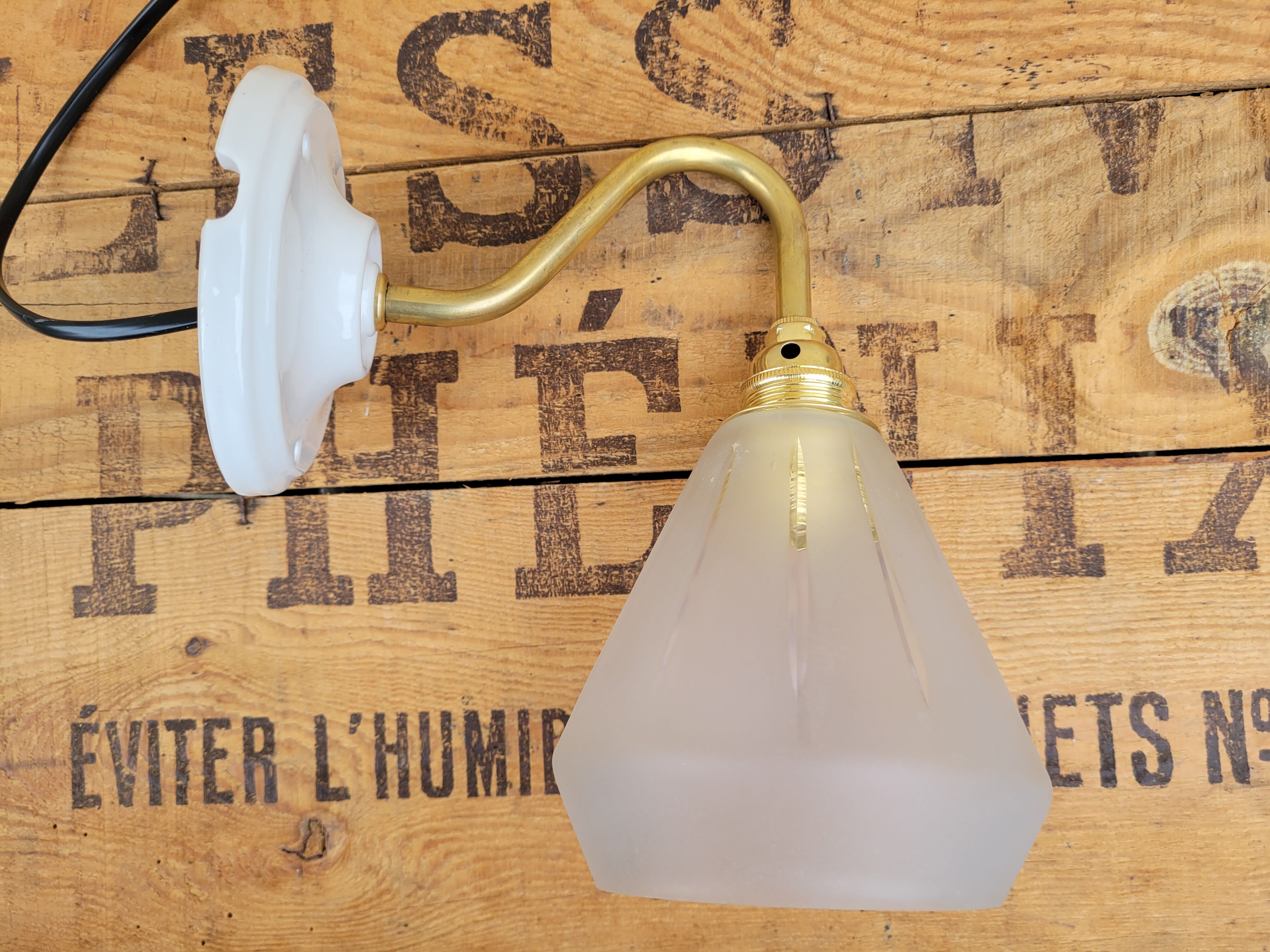 Brass and frosted glass wall lamp